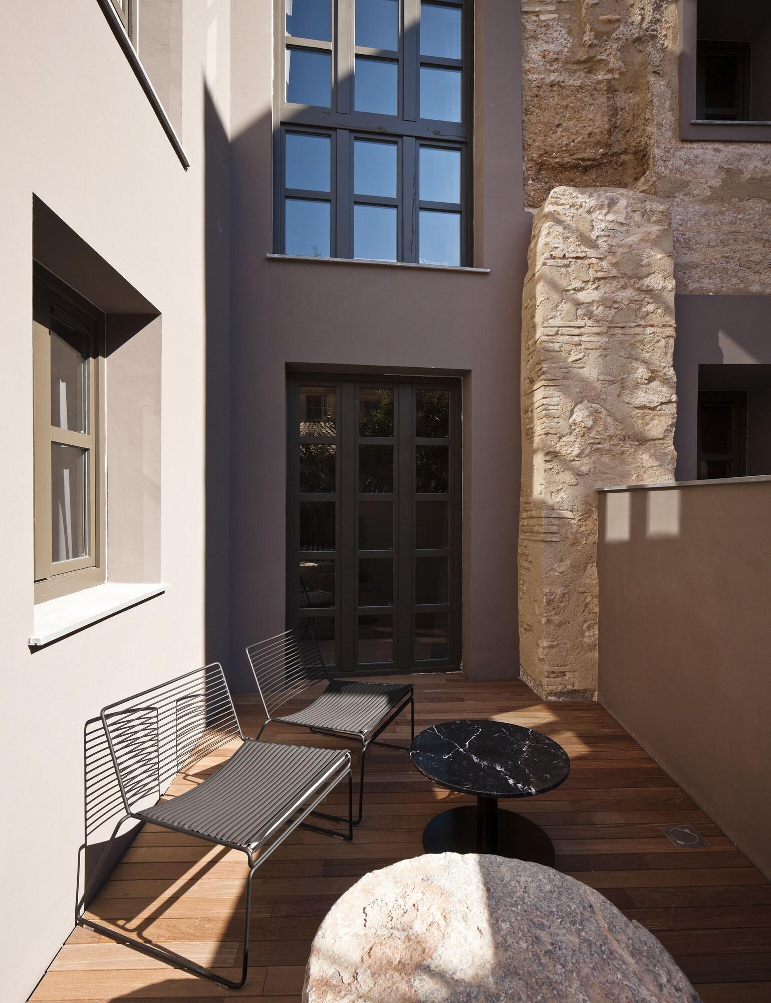 Double Deluxe King Bed