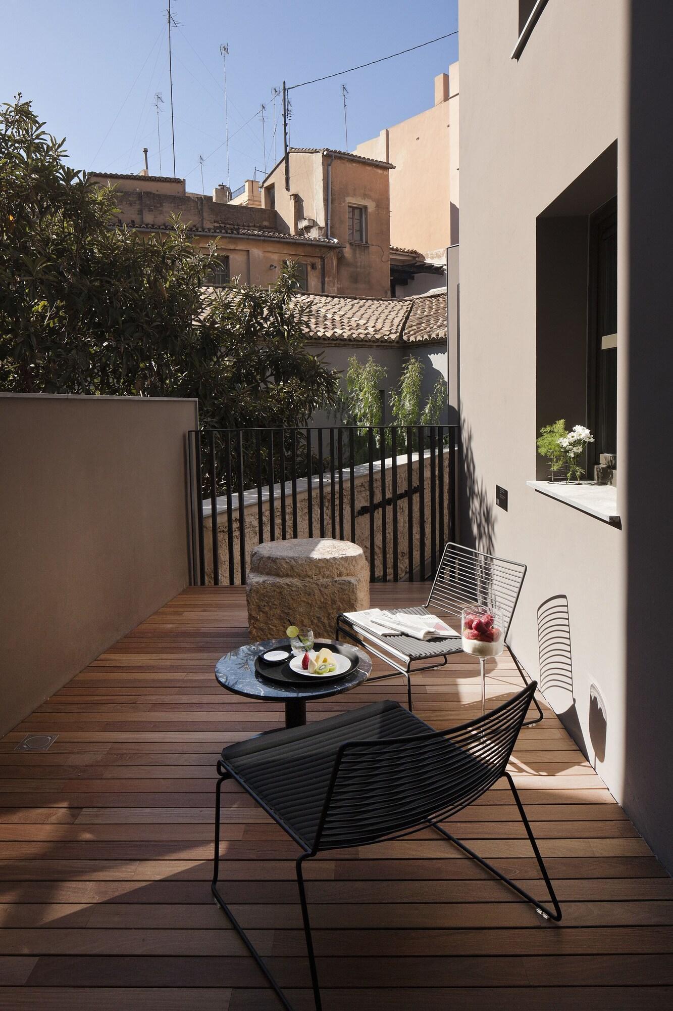 Double Deluxe King Bed