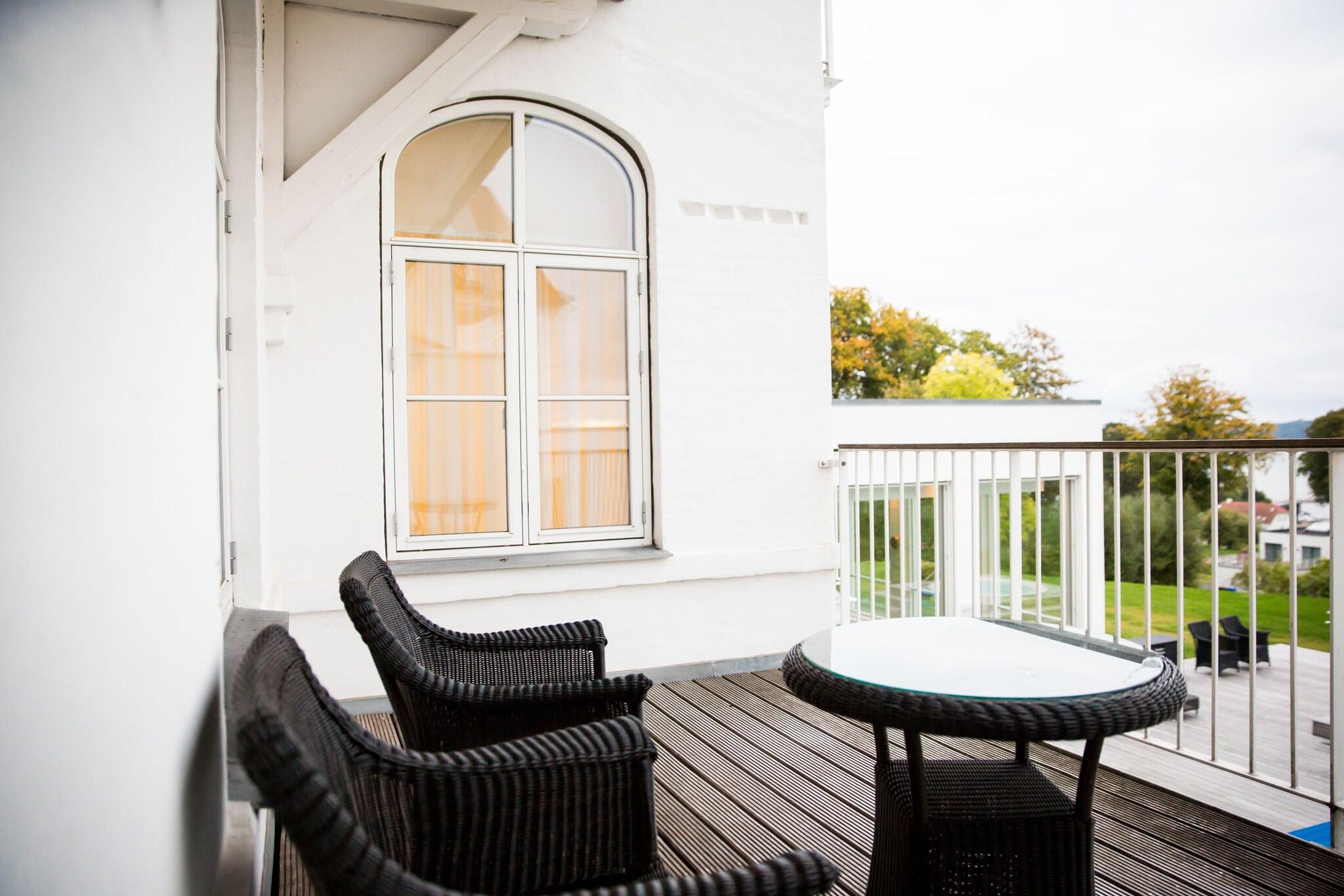 Twin Superior with Views