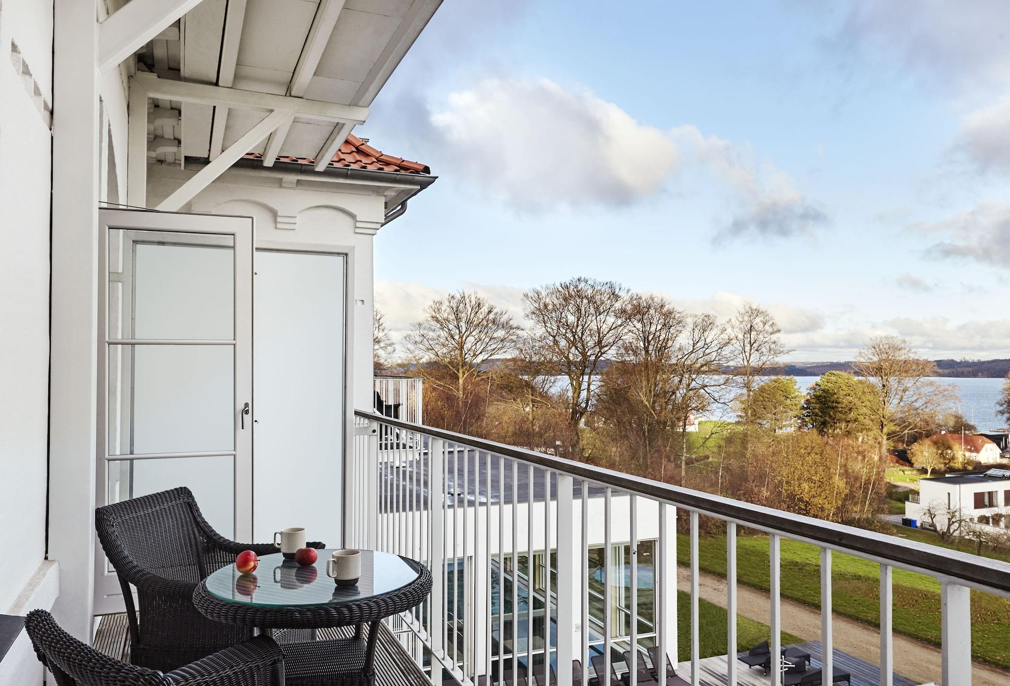 Twin Superior with Views