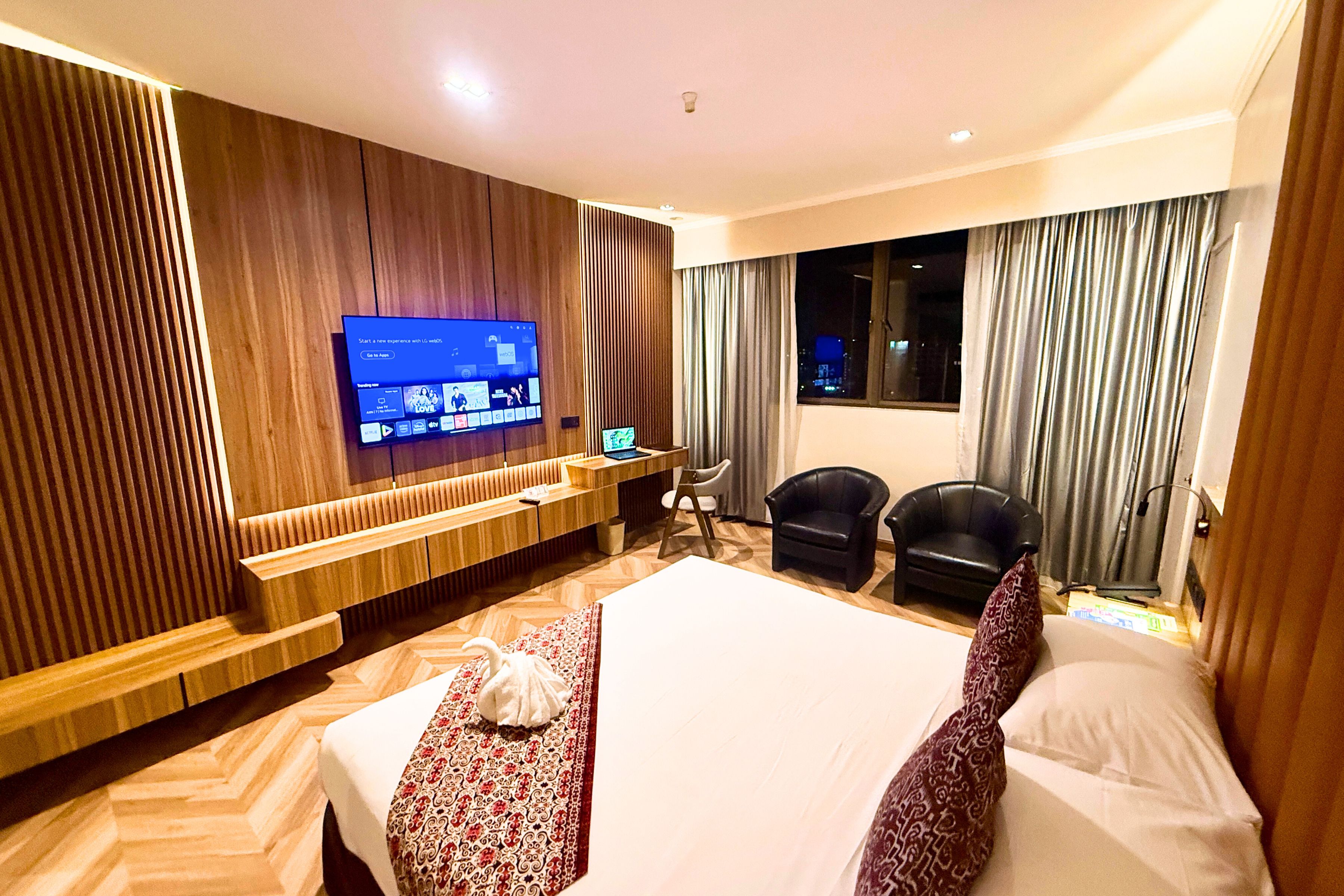 Double Deluxe King Bed