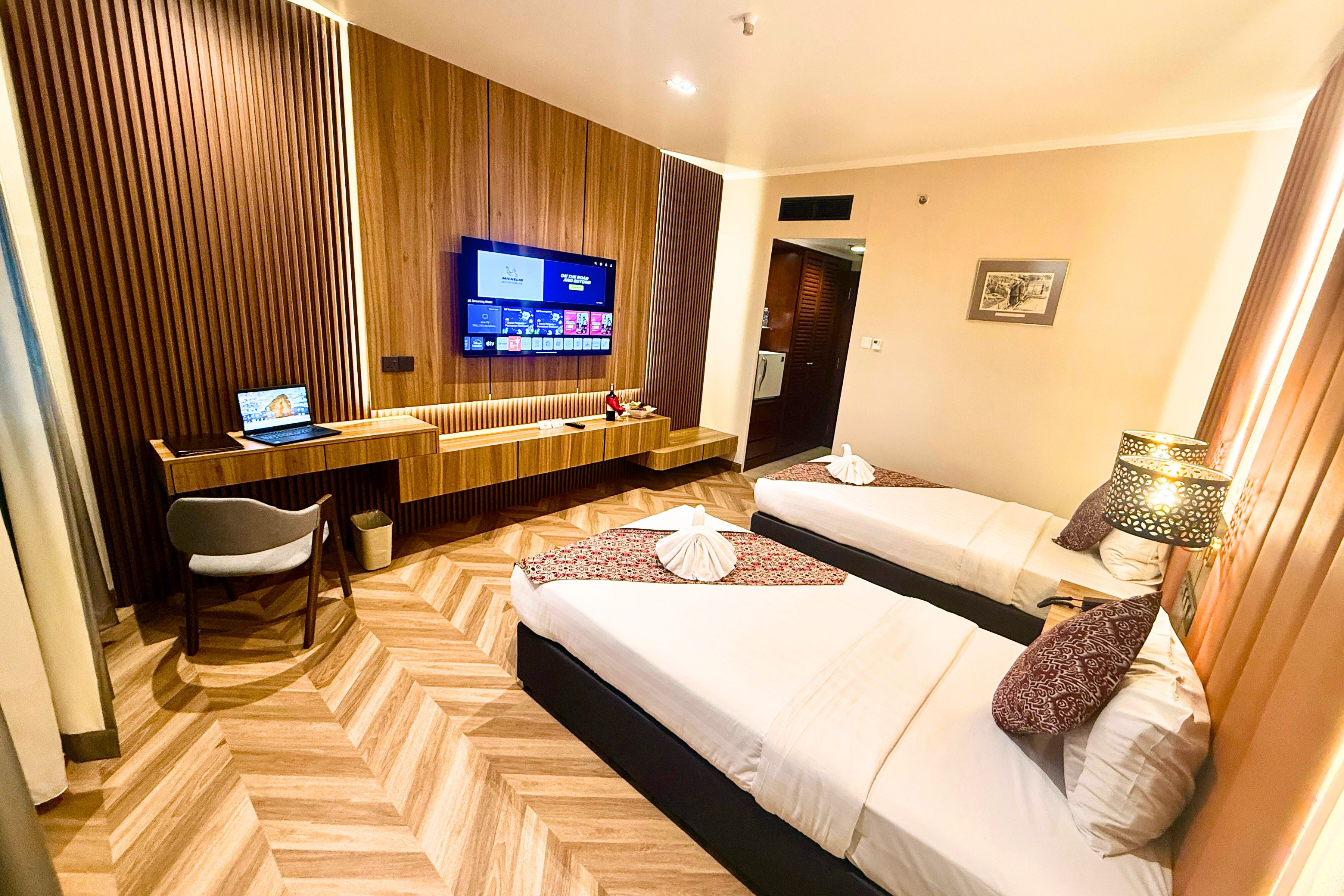 Twin Deluxe Two Beds