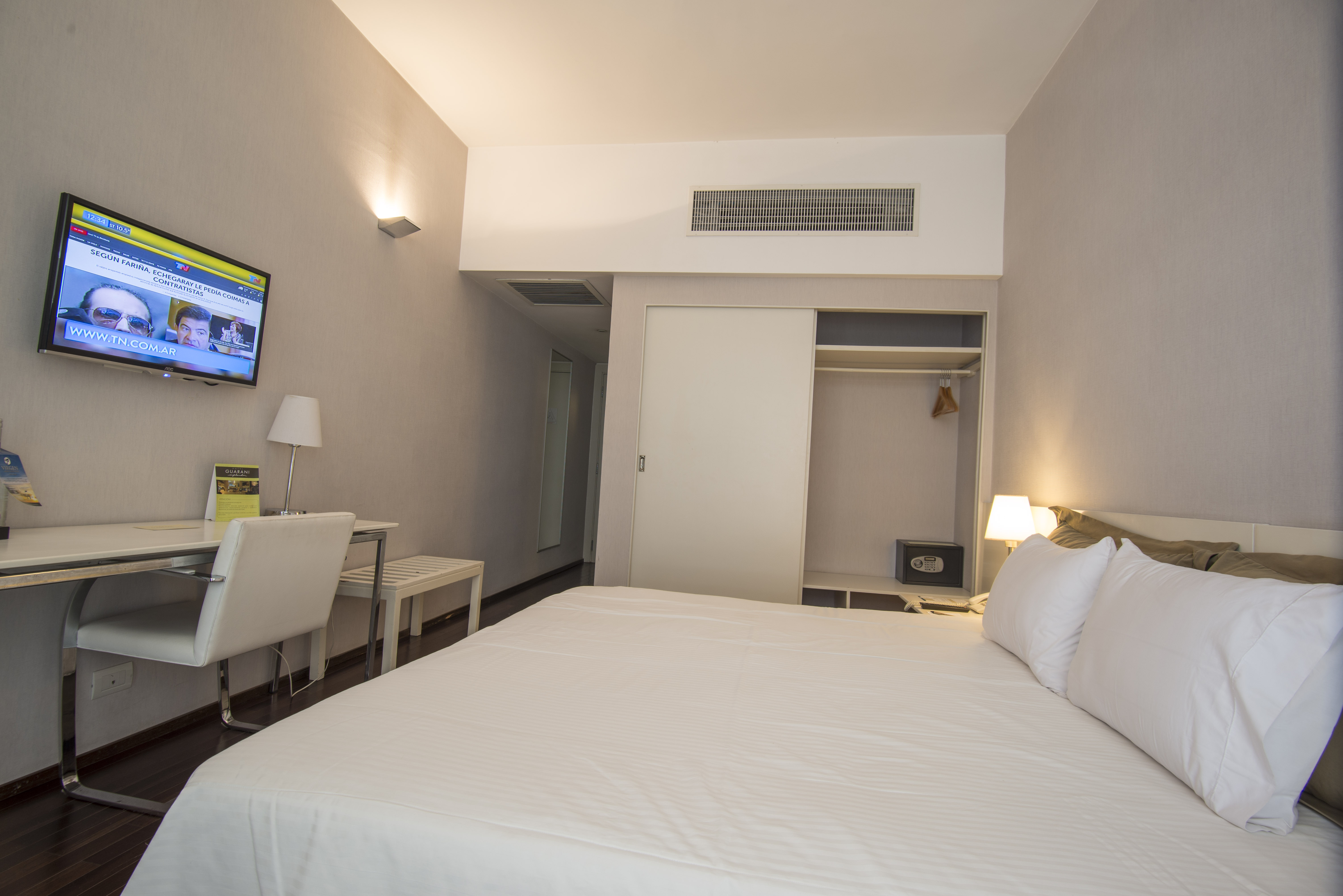 Single Superior Queen Bed