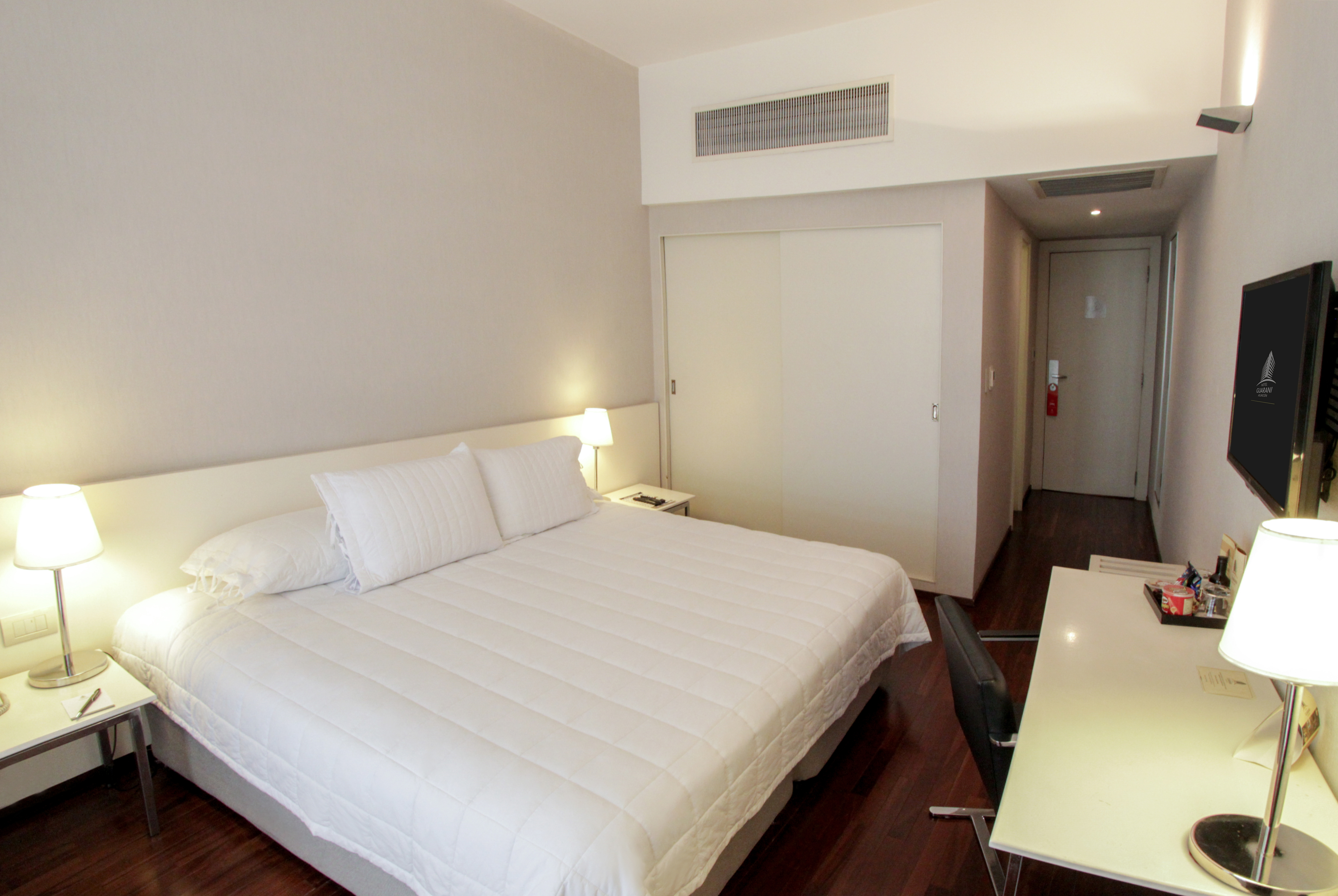 Single Superior Queen Bed