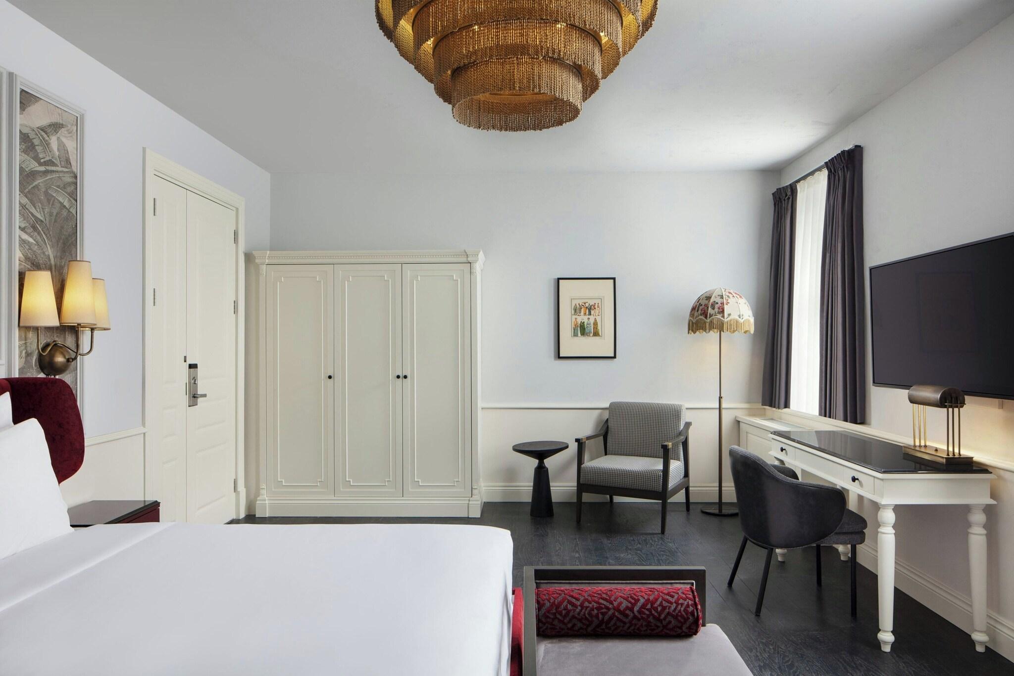 Double Deluxe King Bed