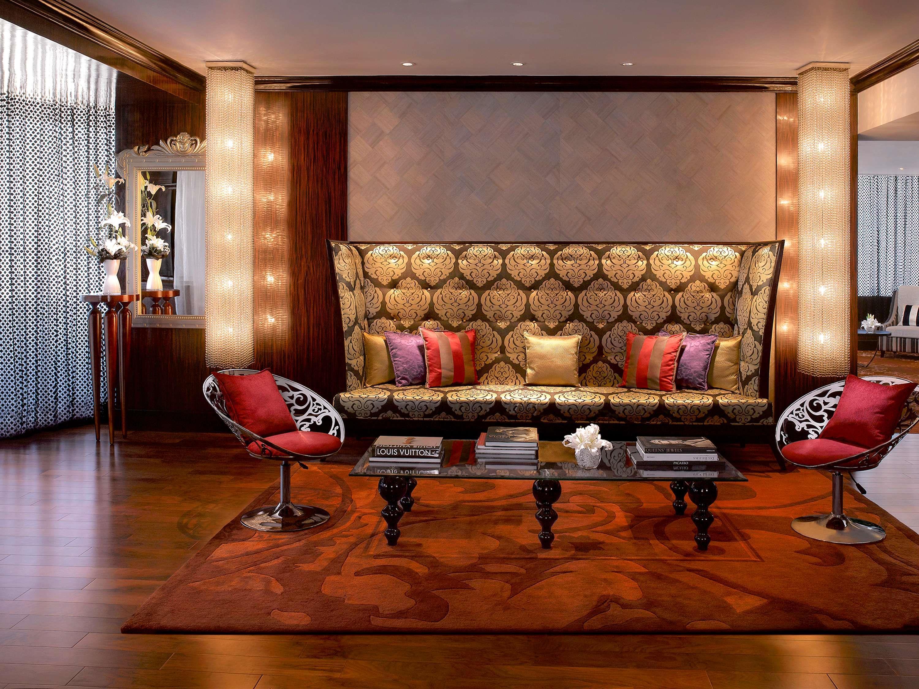 Junior Suite Club King Bed