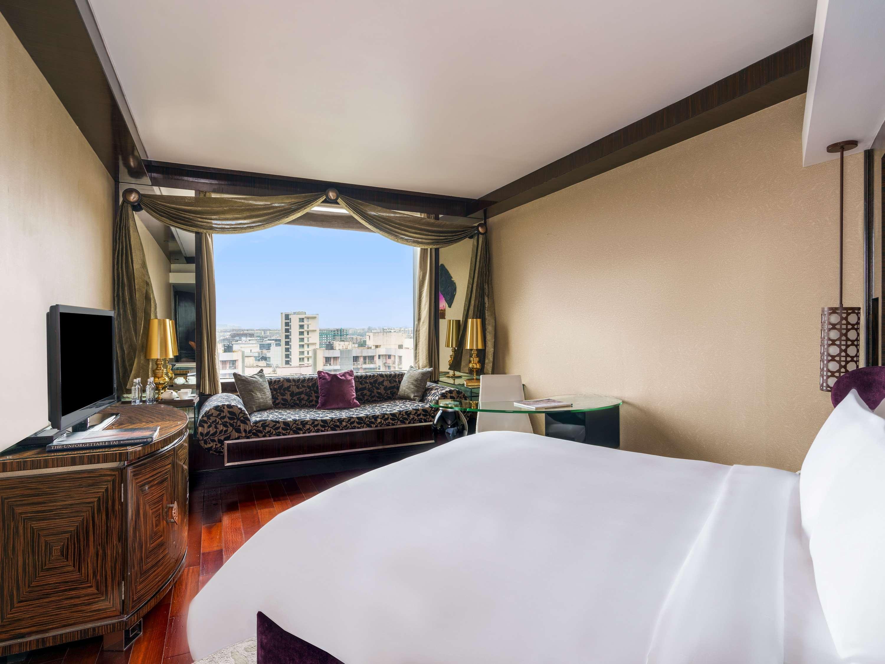 Double Club King Bed