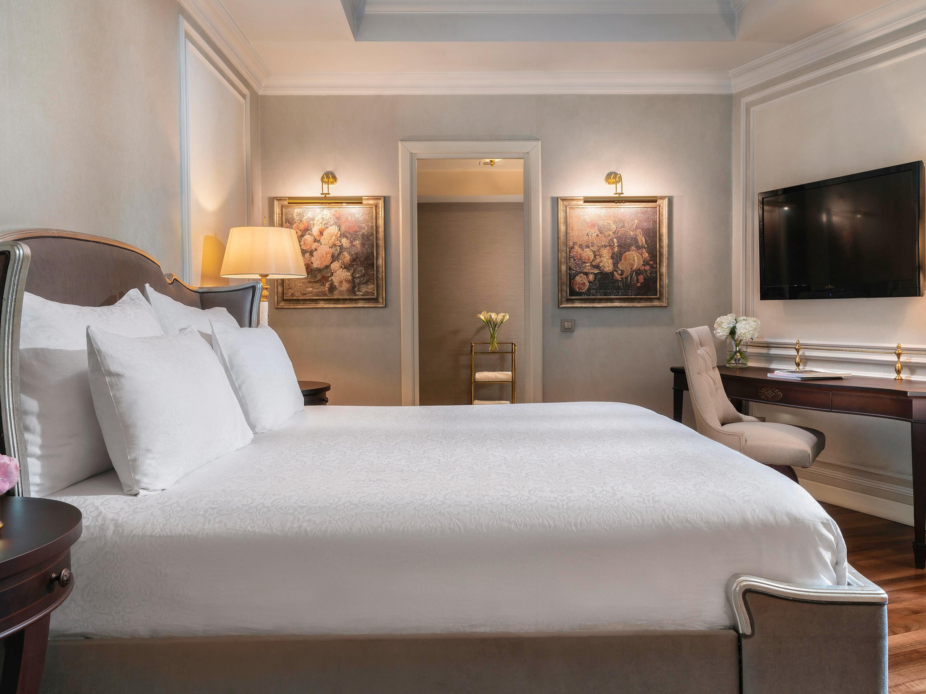 Suite King Size Bed