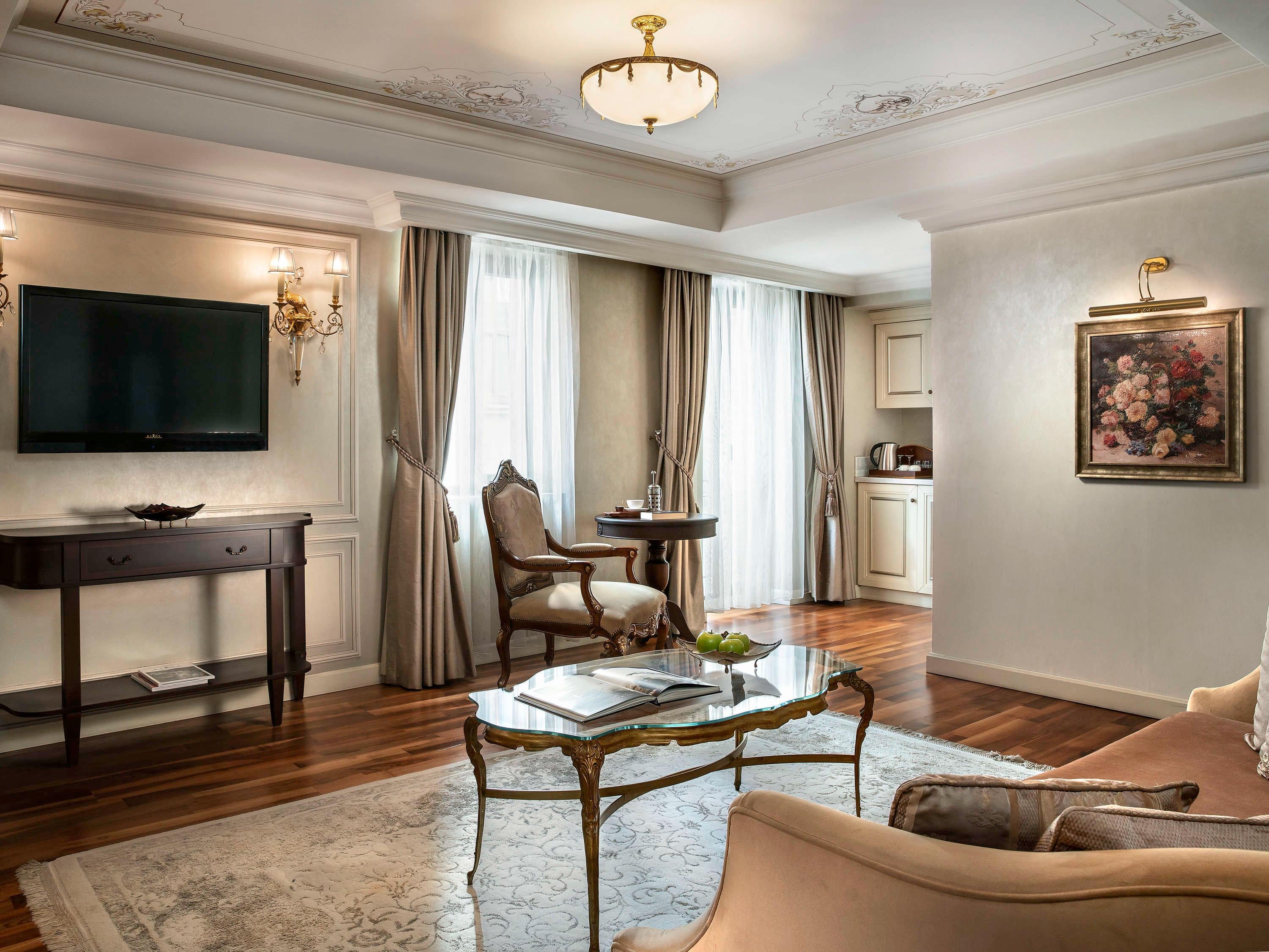 Suite King Size Bed