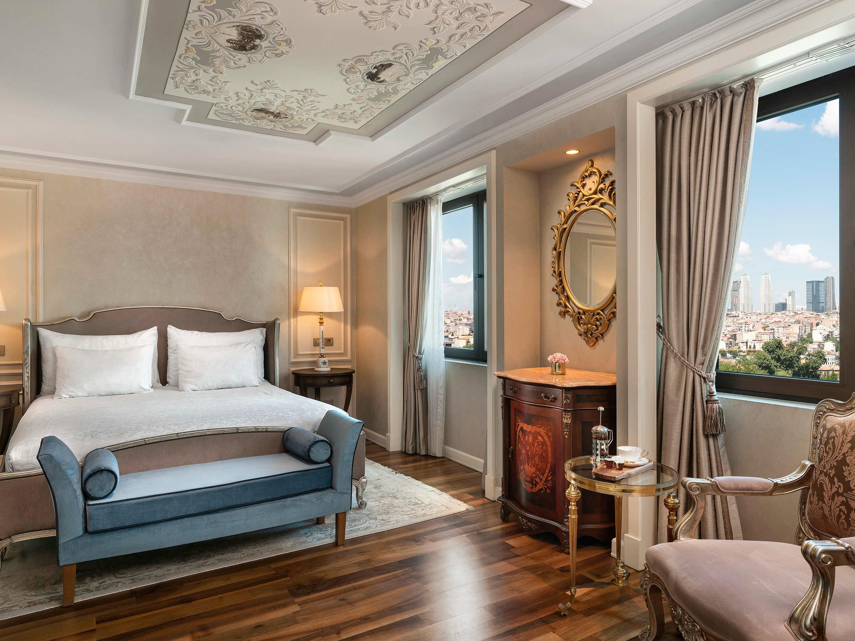 Suite King Size Bed