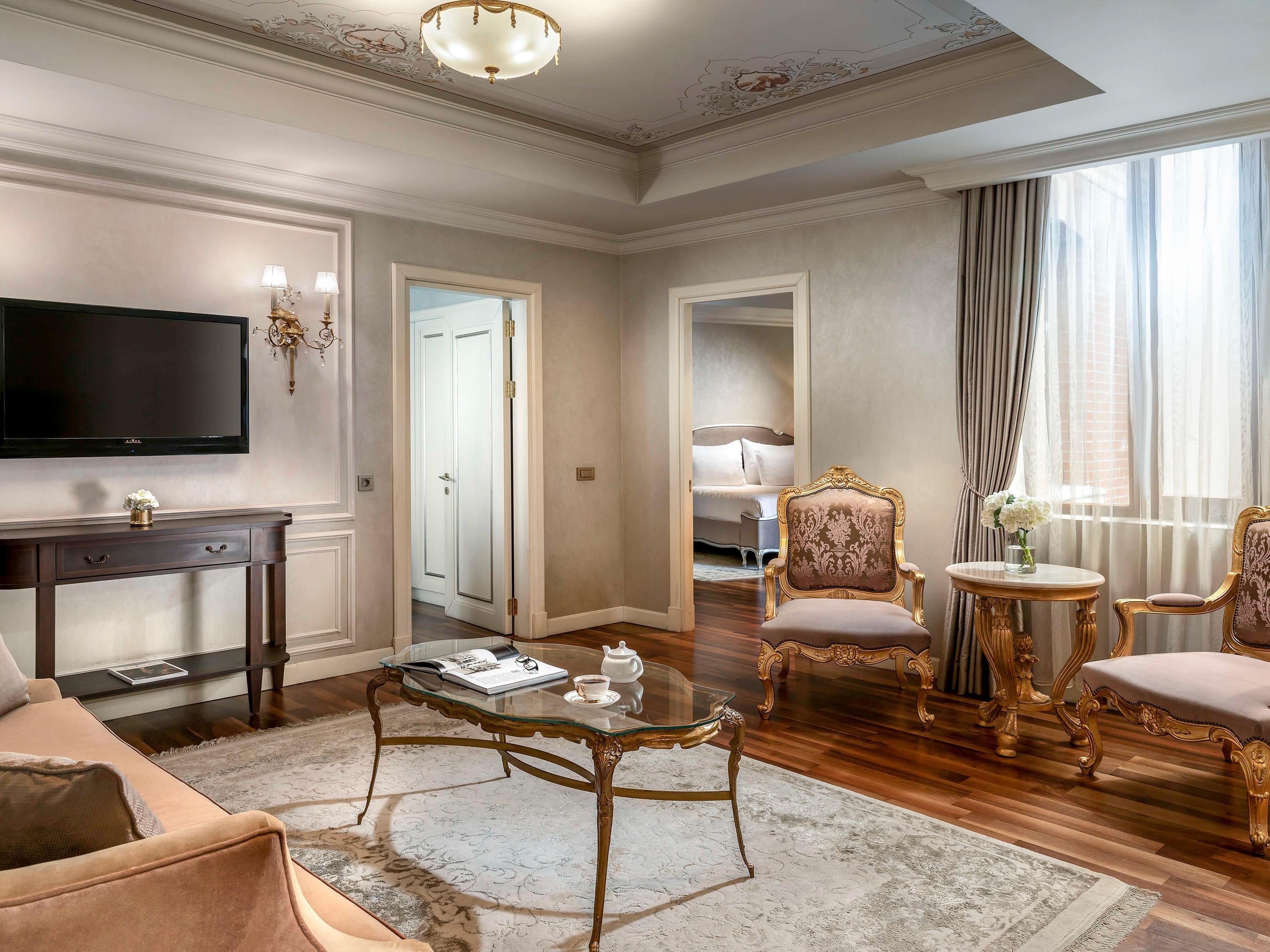 Suite King Size Bed