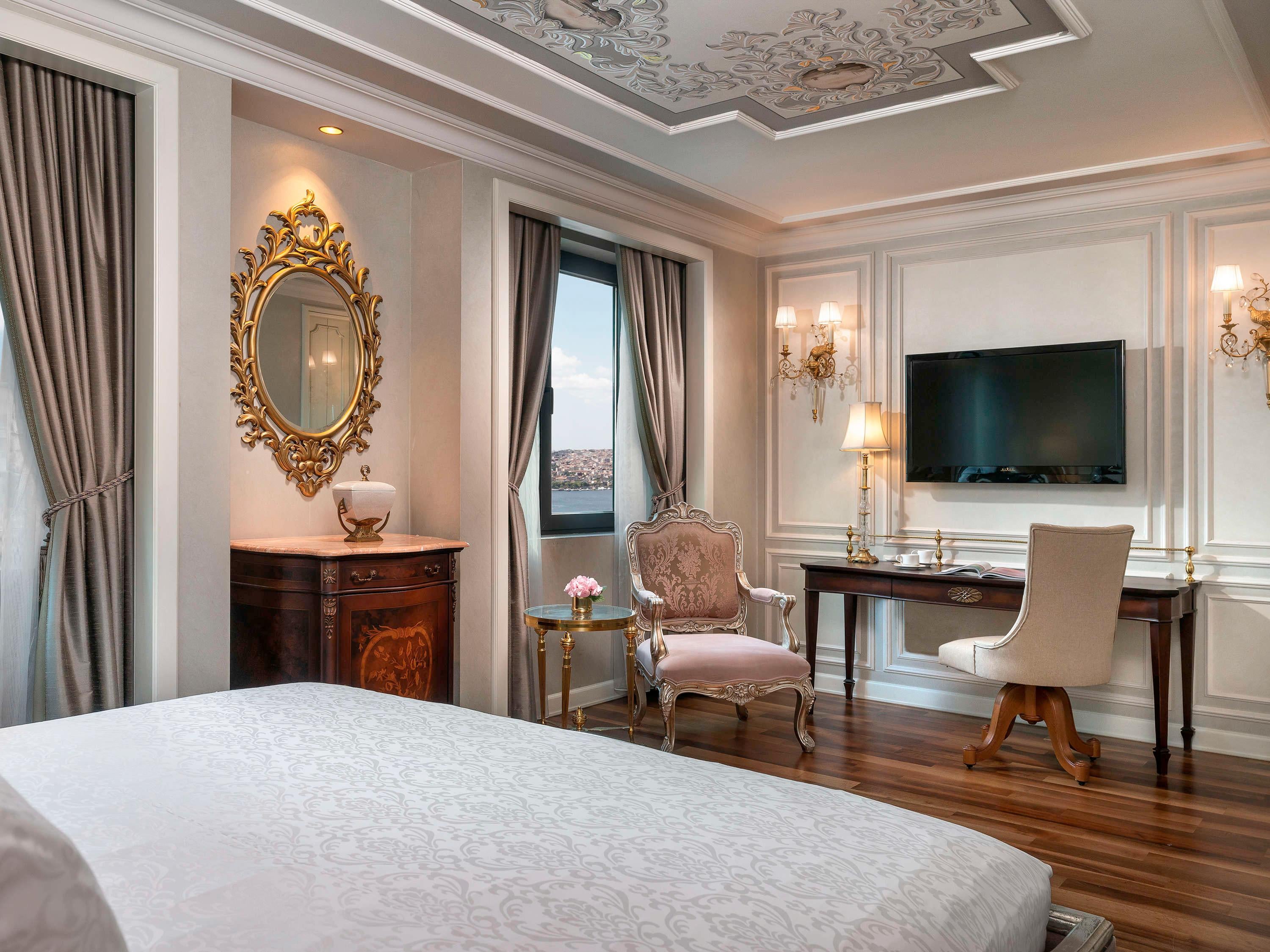 Suite King Size Bed