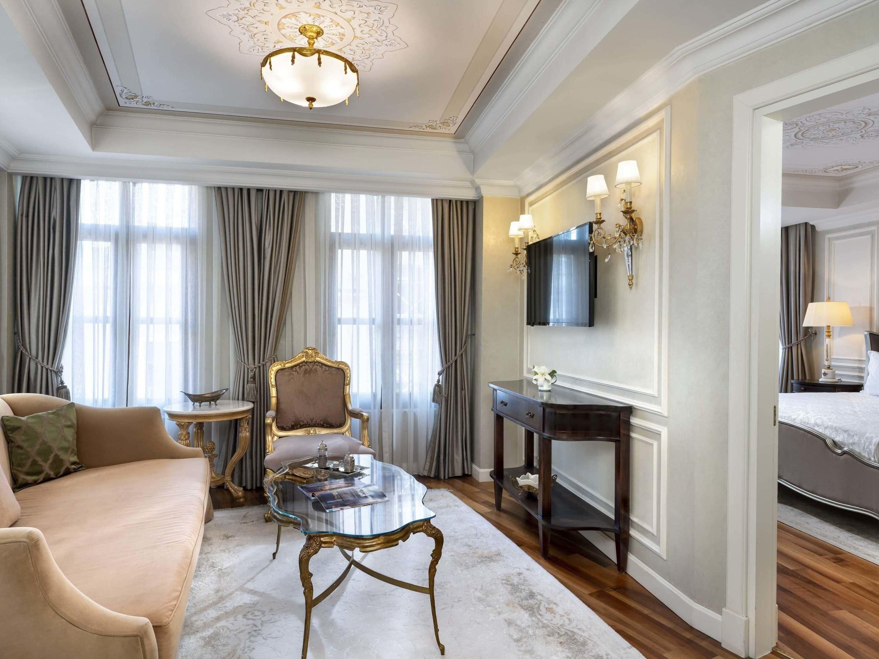 Suite King Size Bed