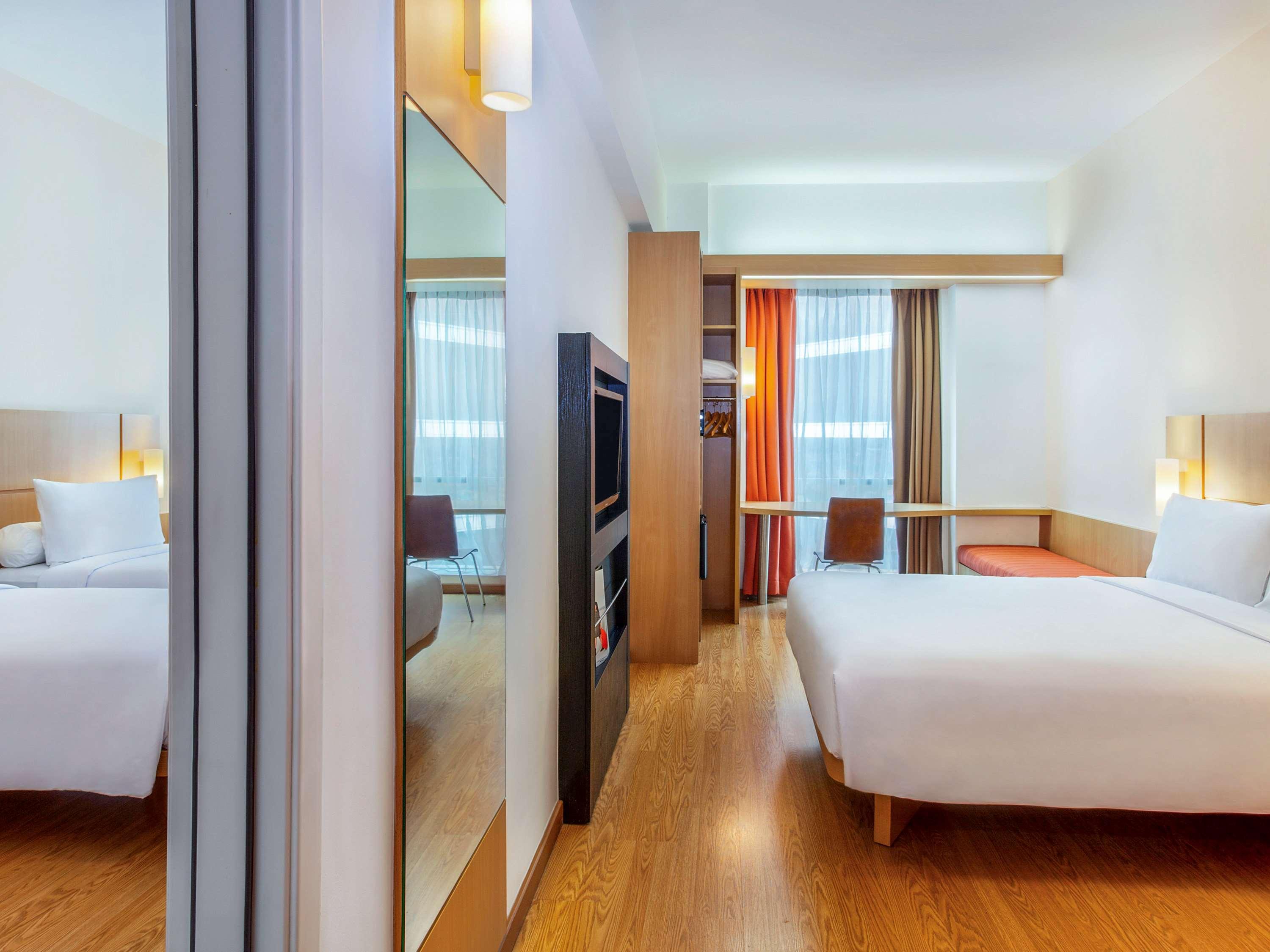 Family Room Queen Size Bed