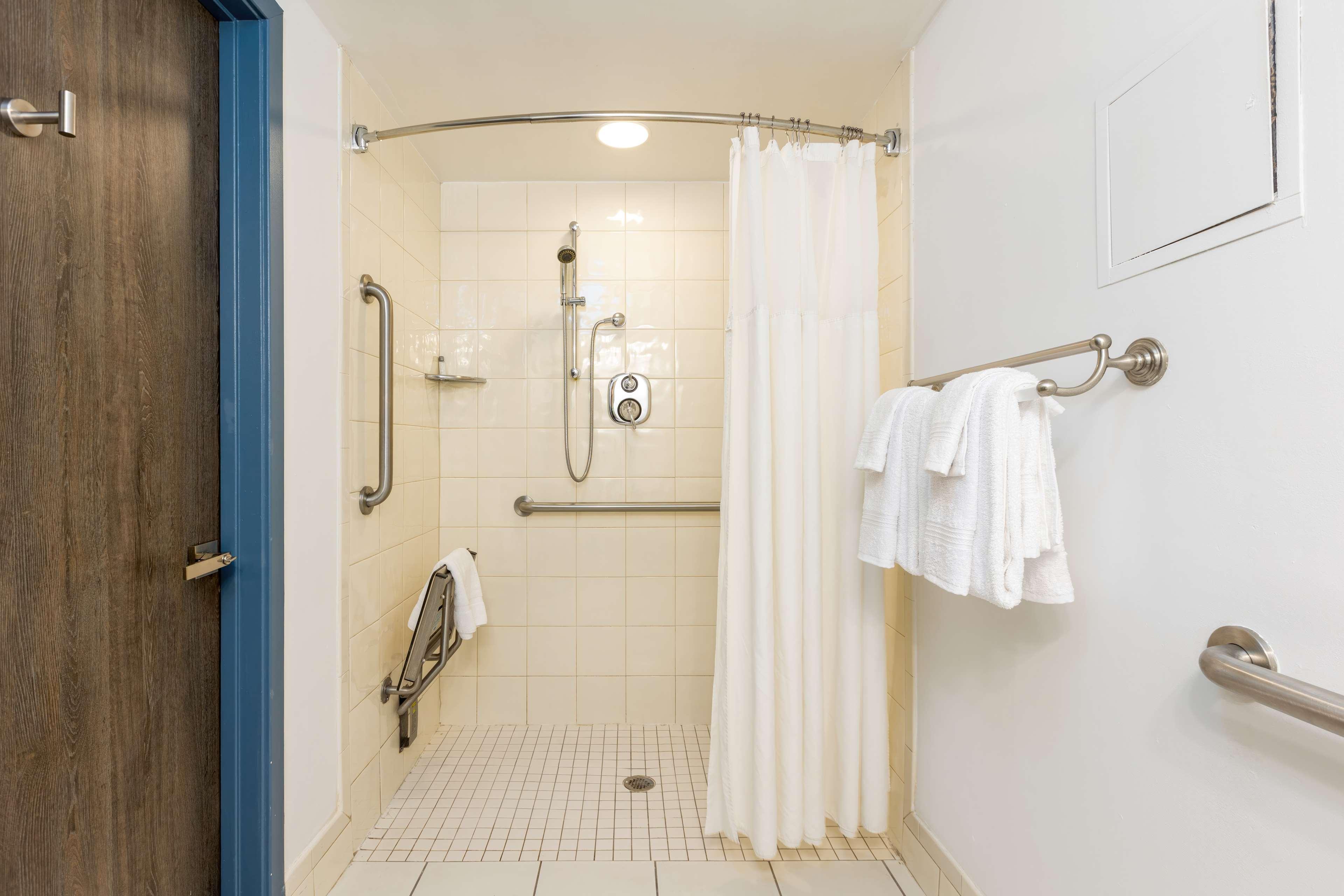 Room Accessible King Size Bed