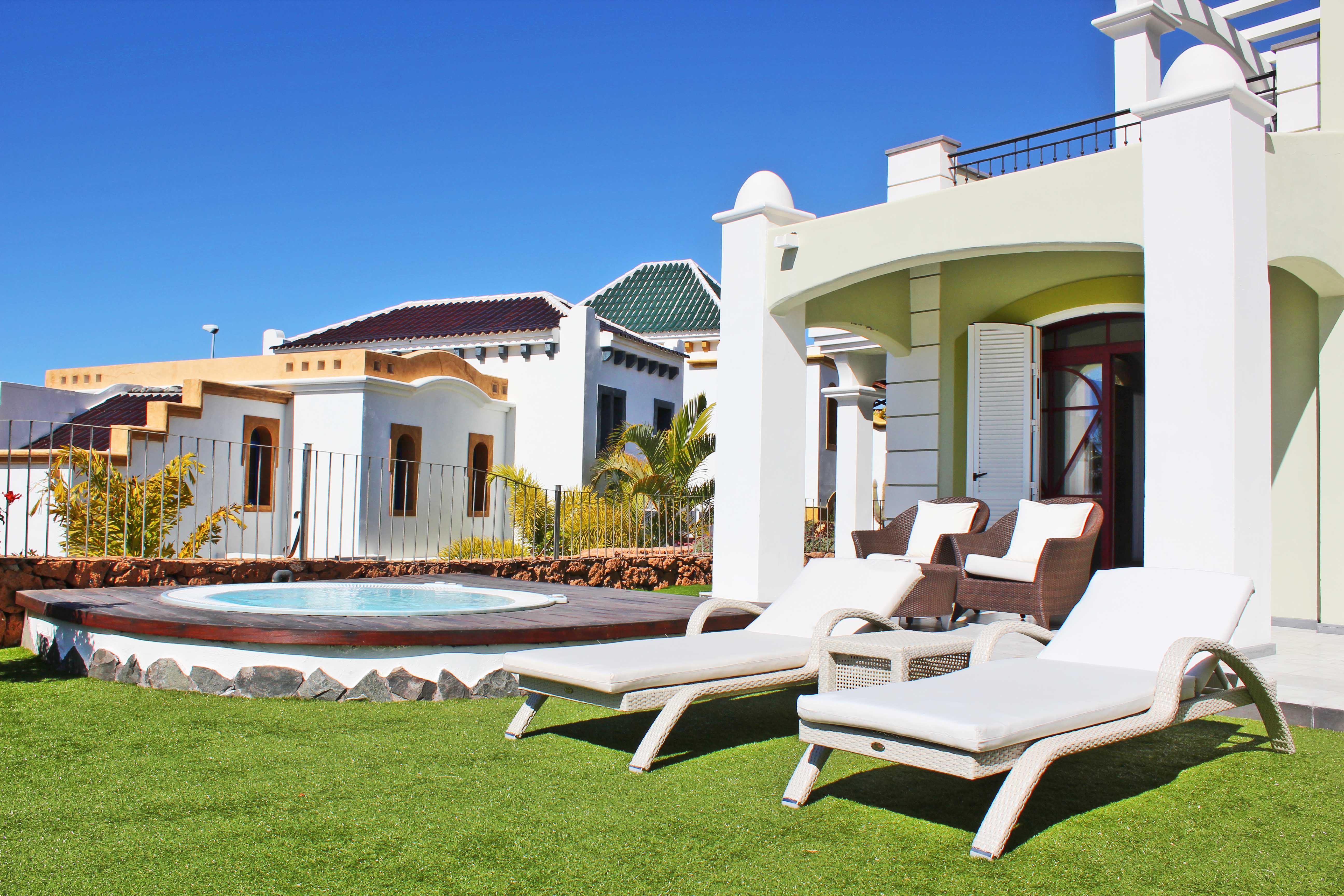 Villa with Jacuzzi