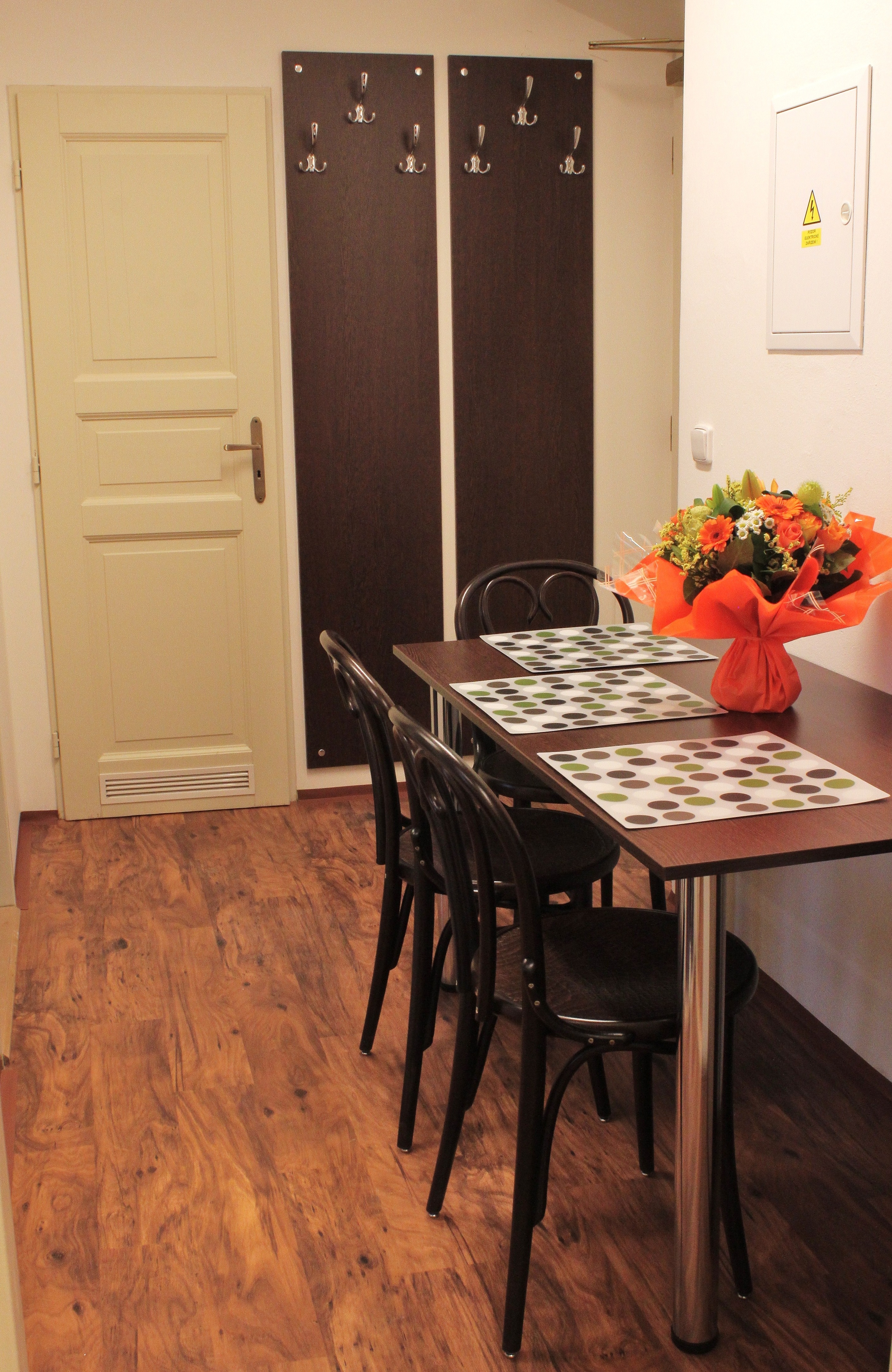 Apartment Capacity 6