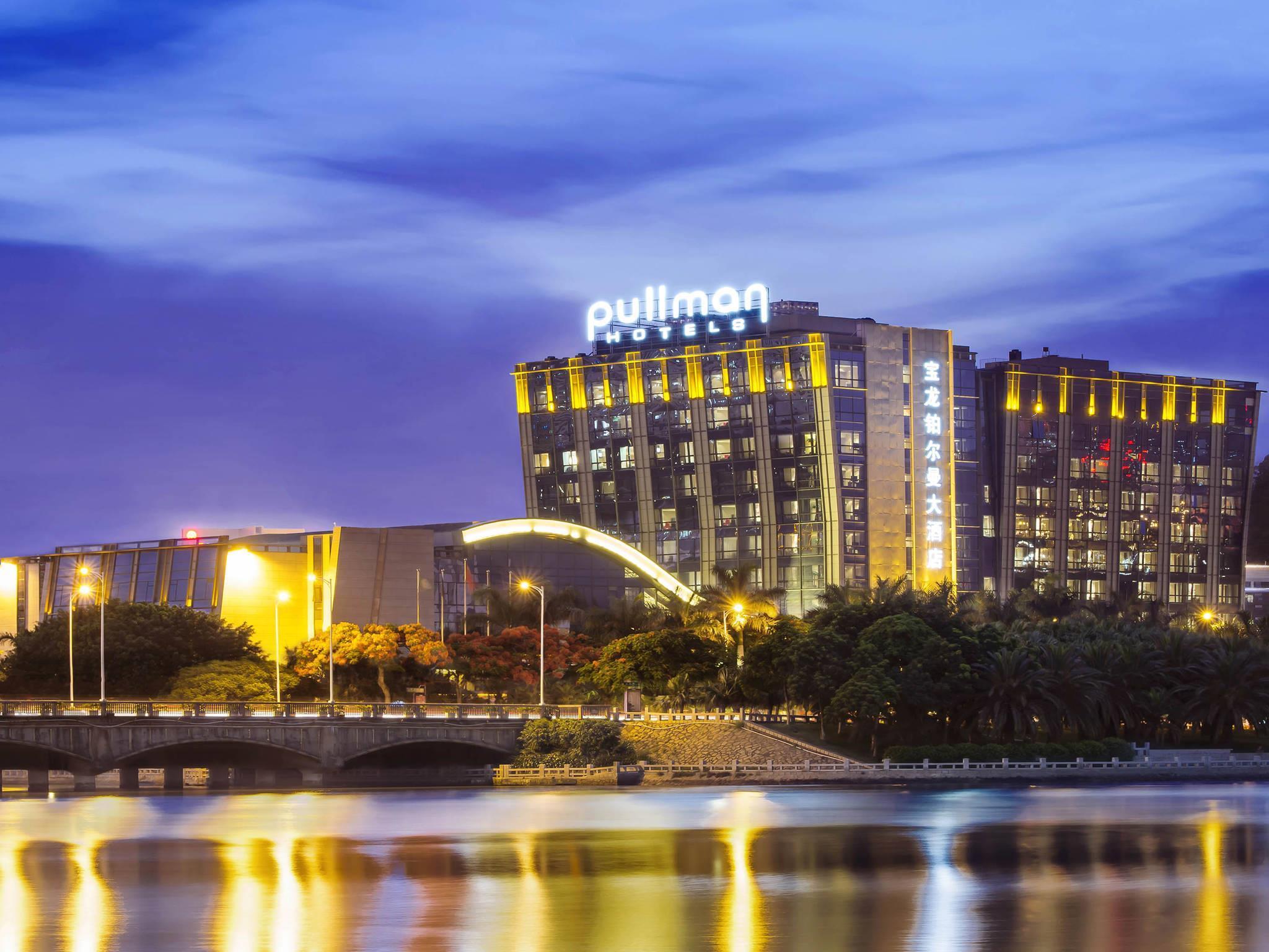 Twin Superior Lake View