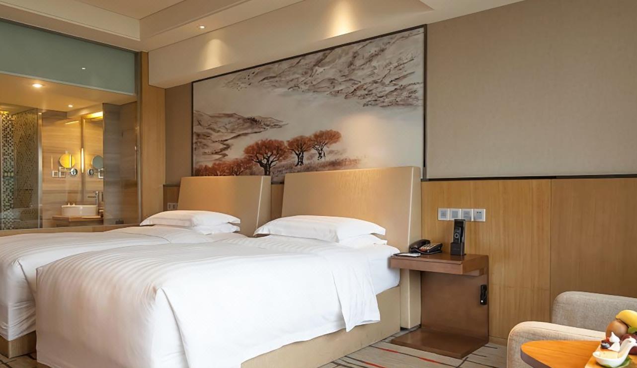 Twin Superior Lake View