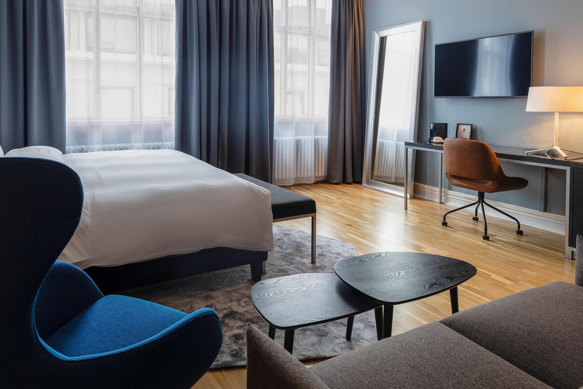 Junior Suite Queen Size Bed