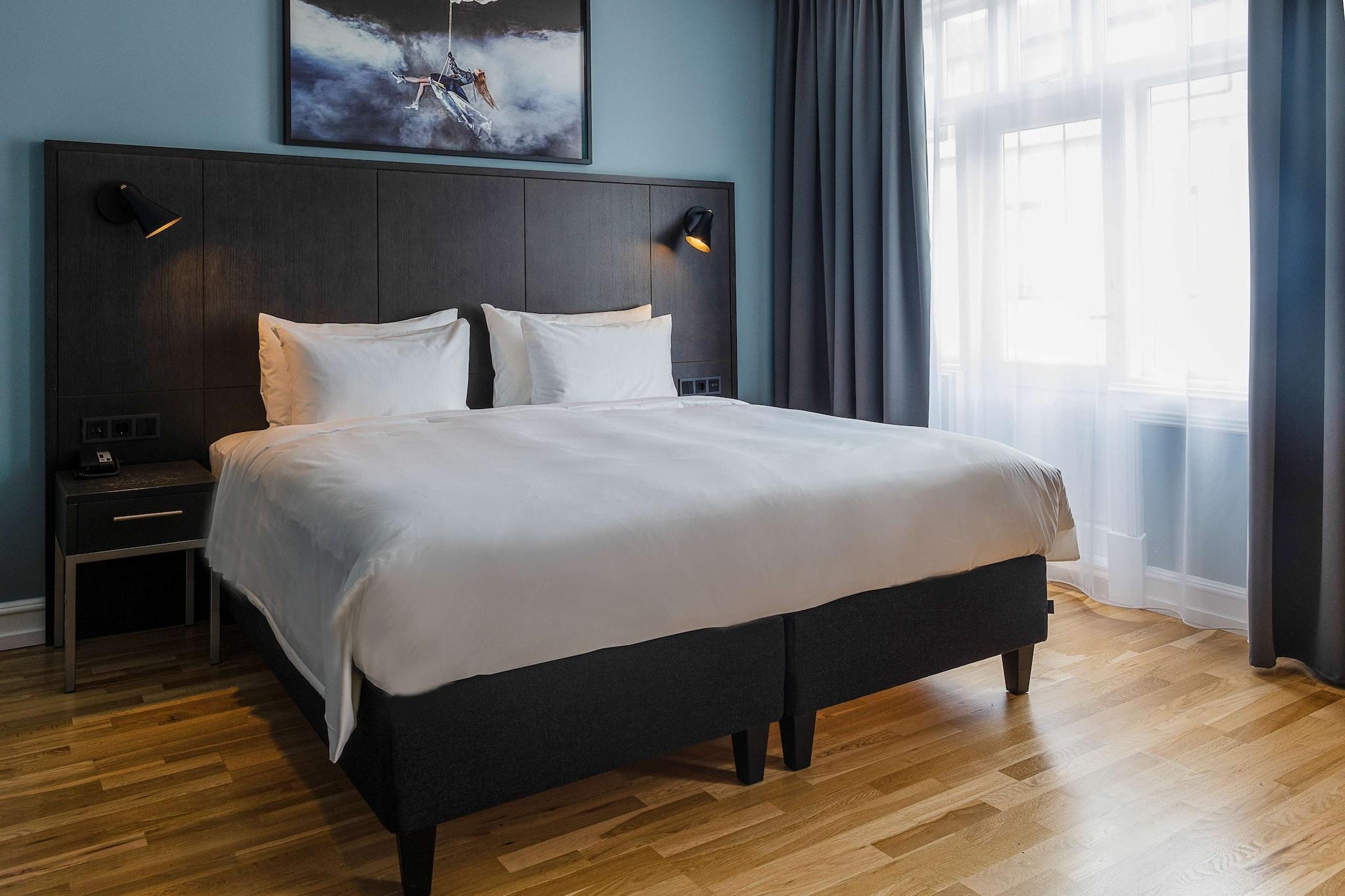 Double Premium Queen Bed