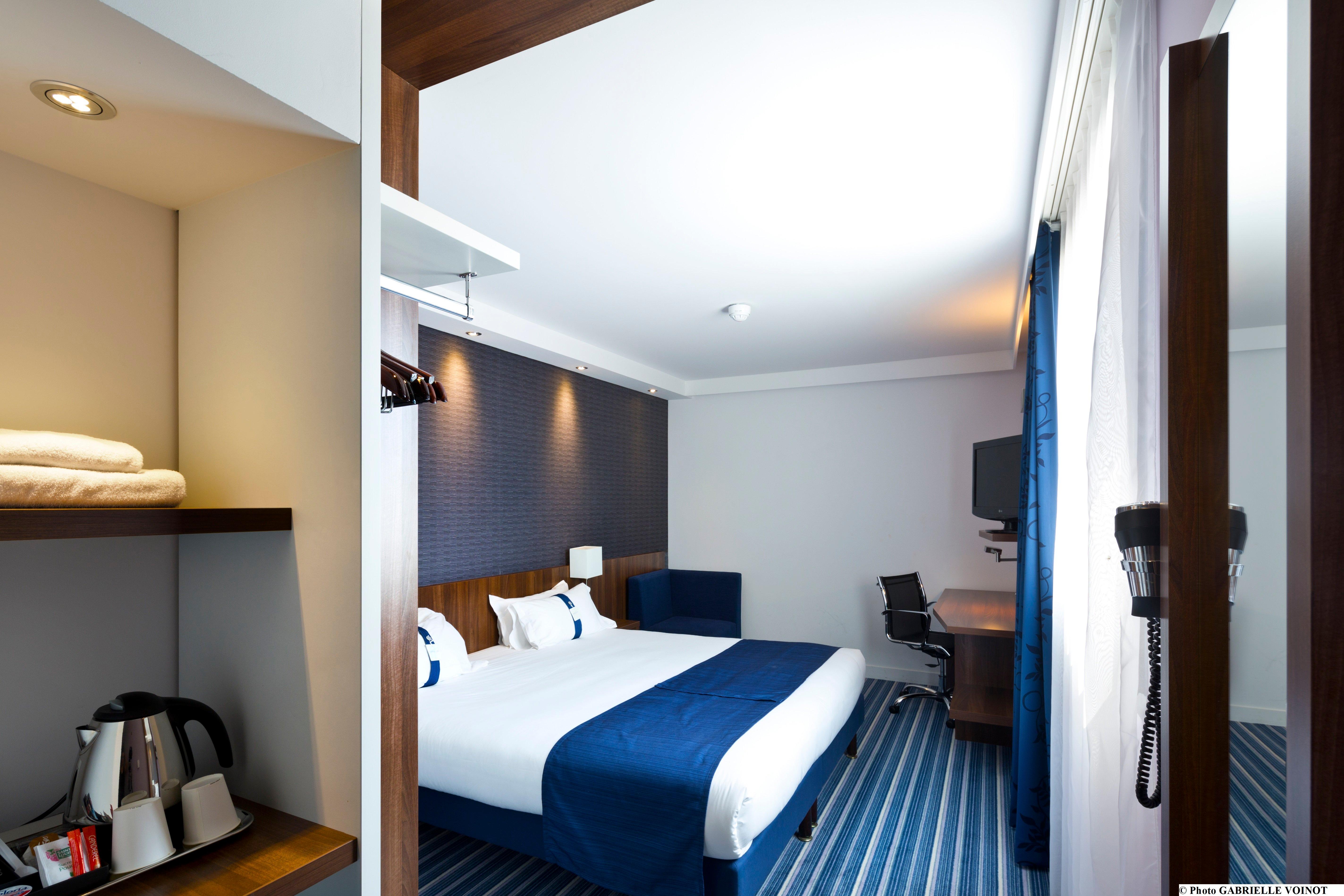 Double Queen Size Bed