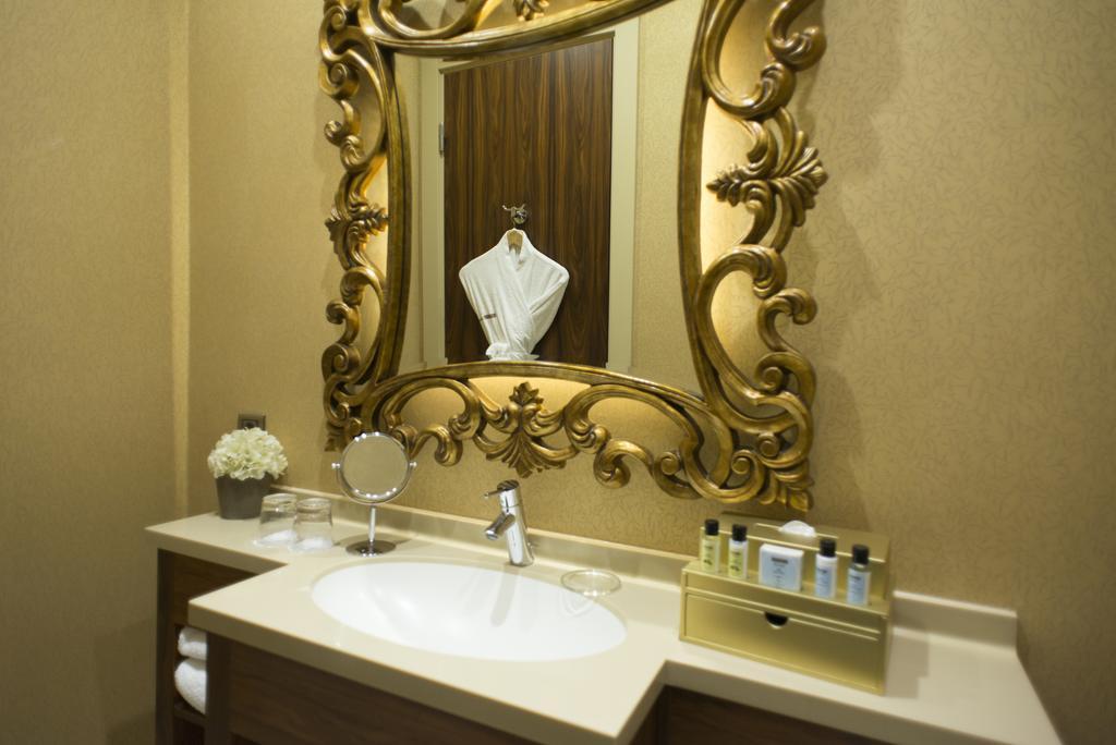 Double City View King Bed