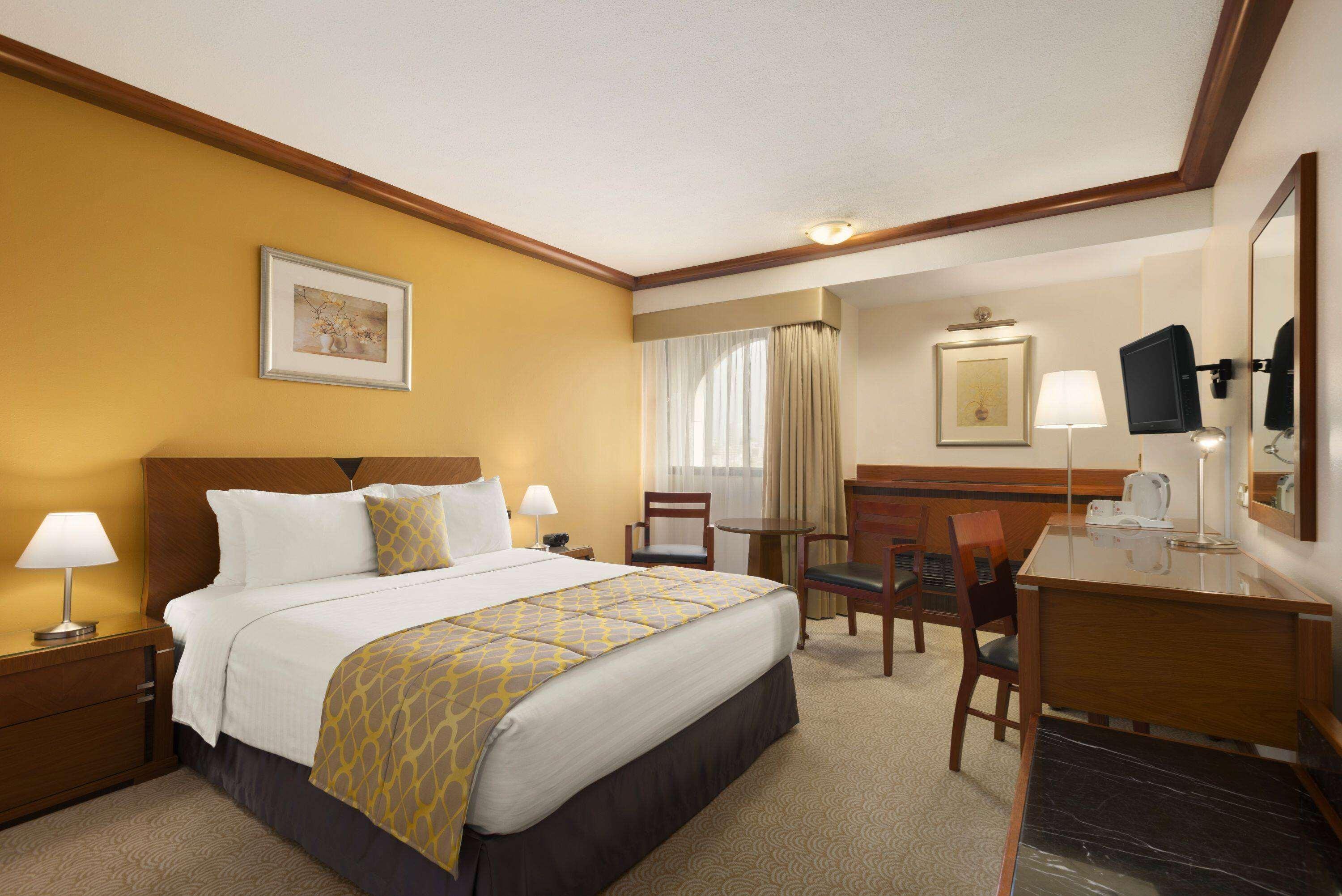 Suite Deluxe Queen Bed