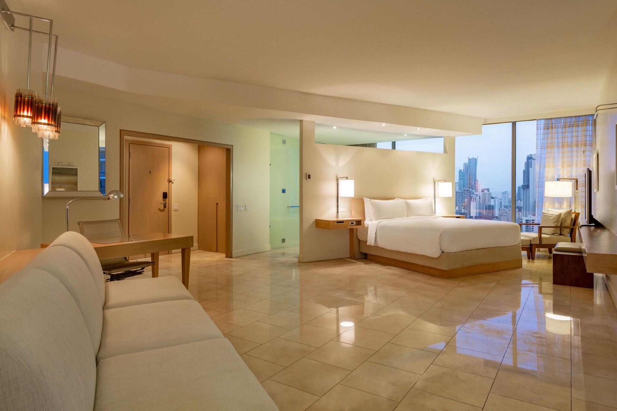 Suite Partial Ocean View King Bed