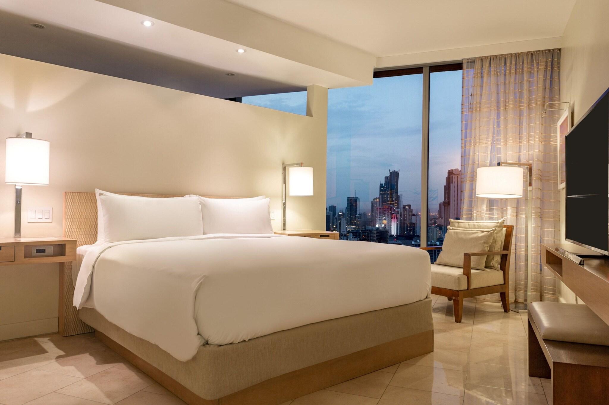 Suite Partial Ocean View King Bed