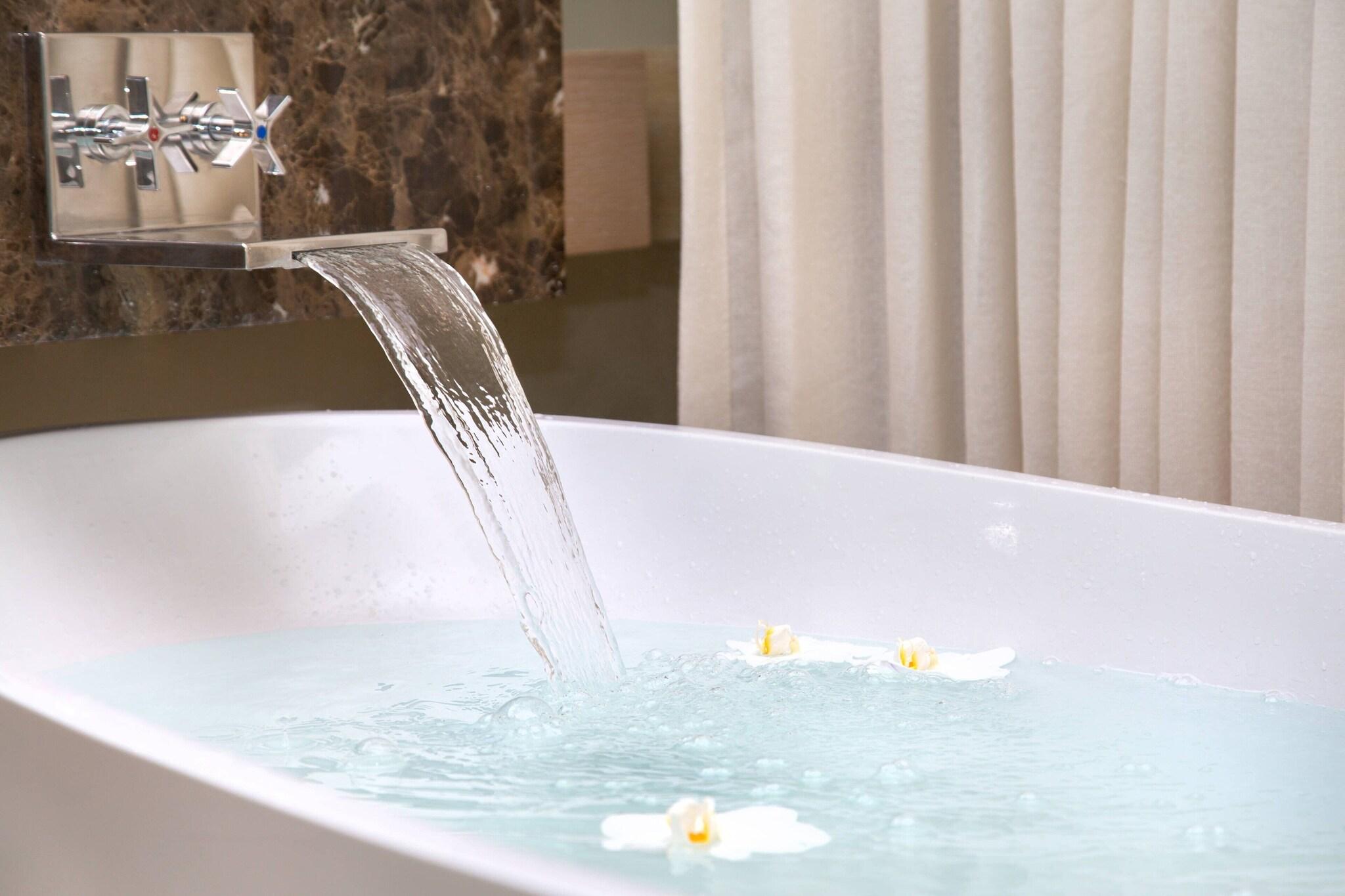 Double Partial Ocean View King Bed