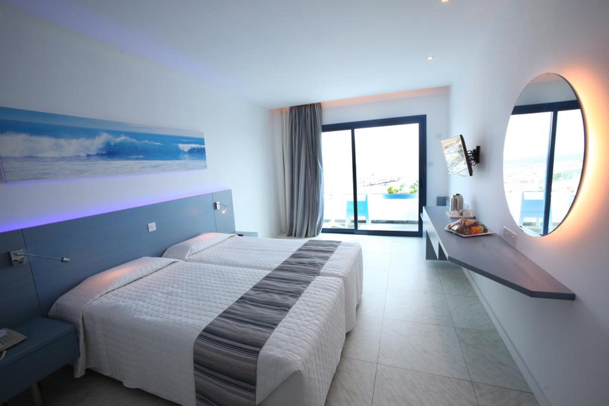 Double or Twin Superior Side Sea View