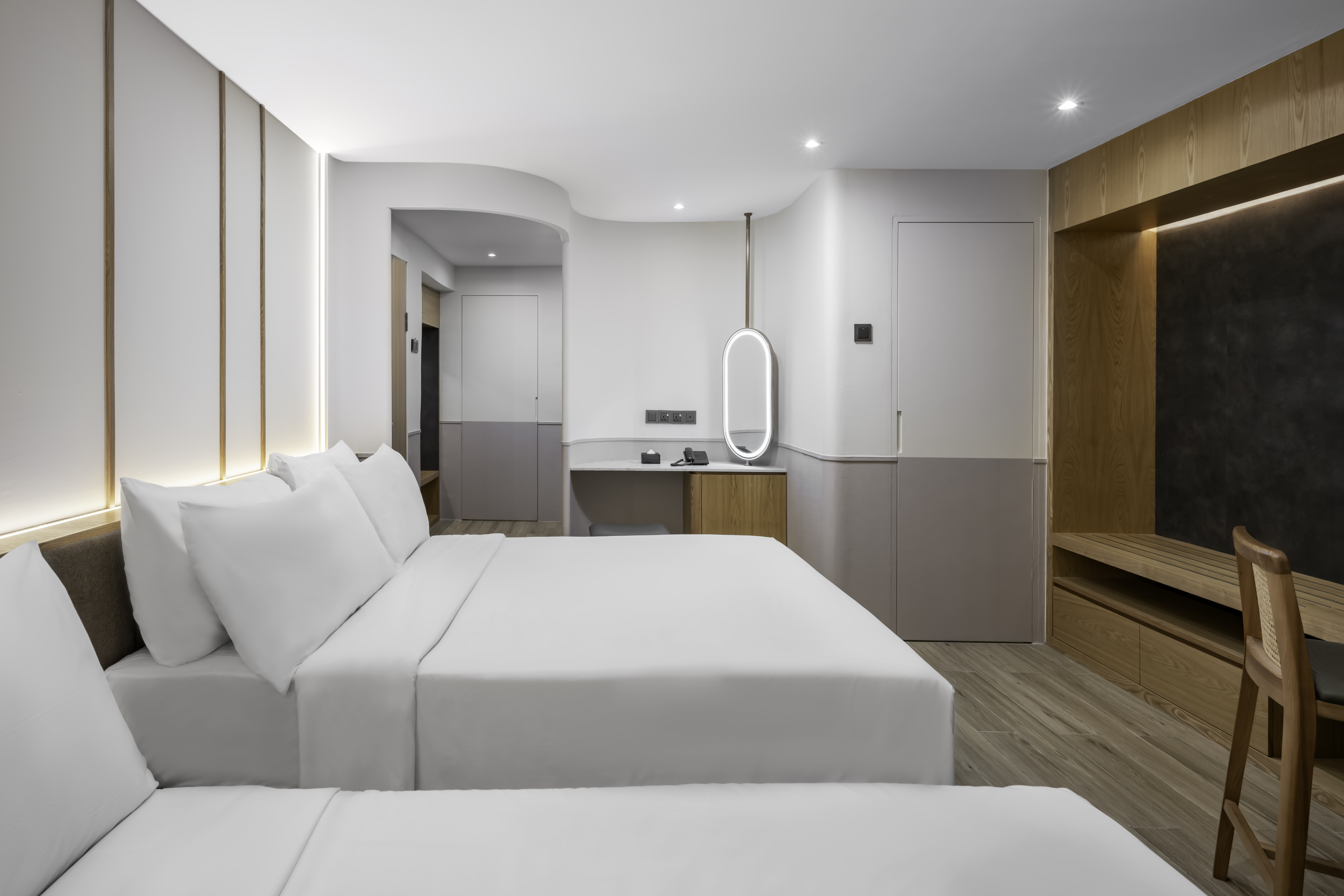 Studio Two Queen Beds