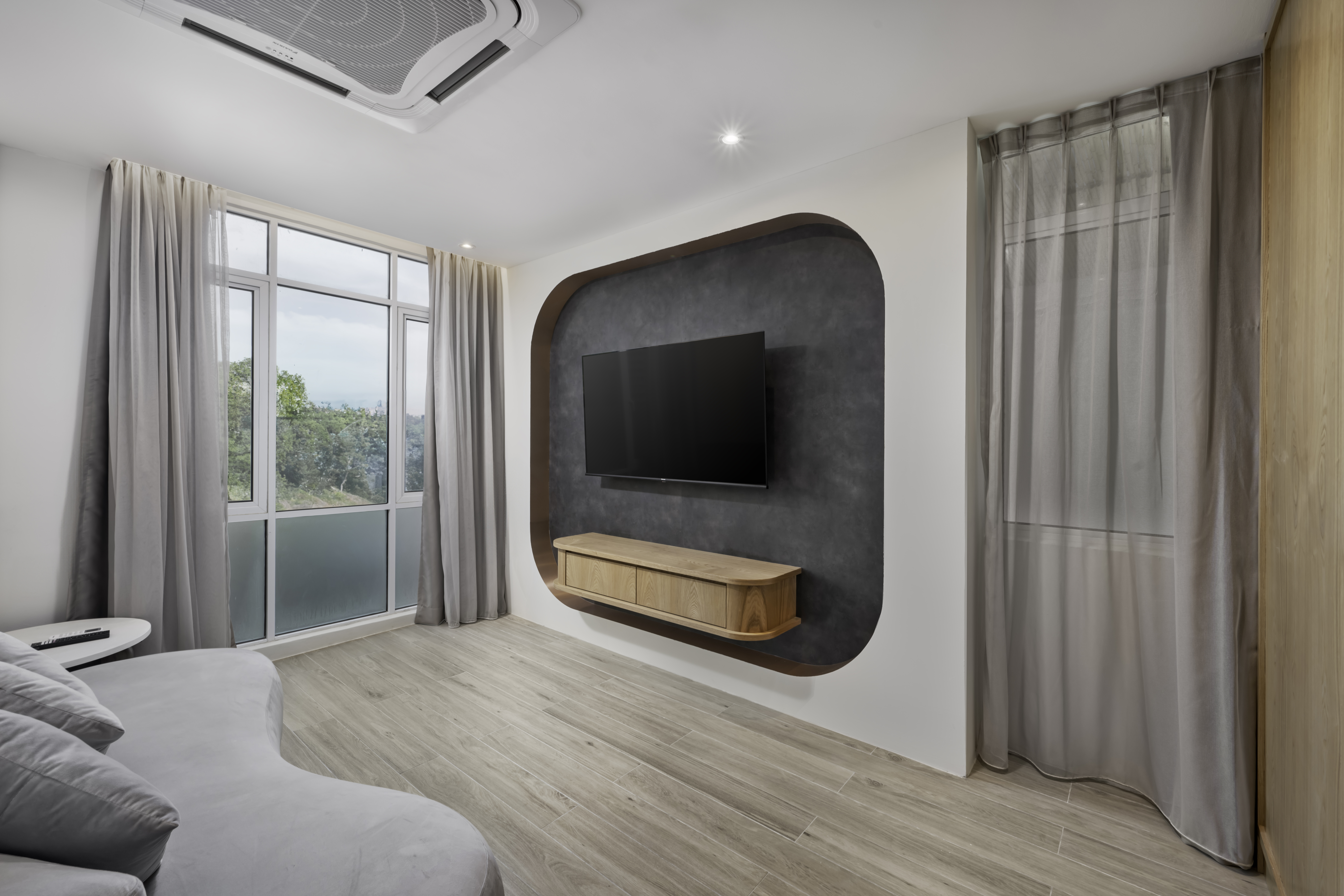 Studio King Size Bed