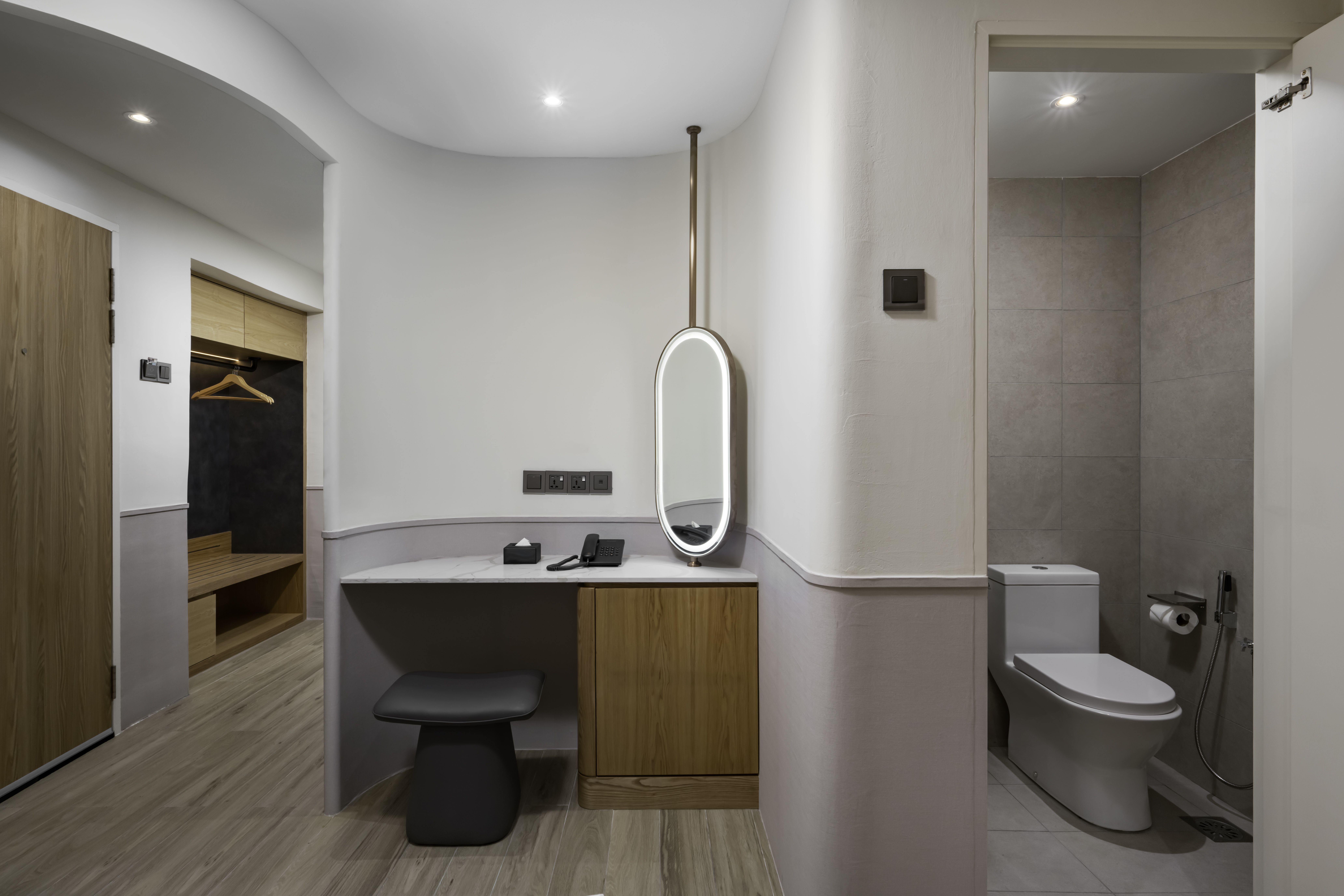 Studio Two Queen Beds