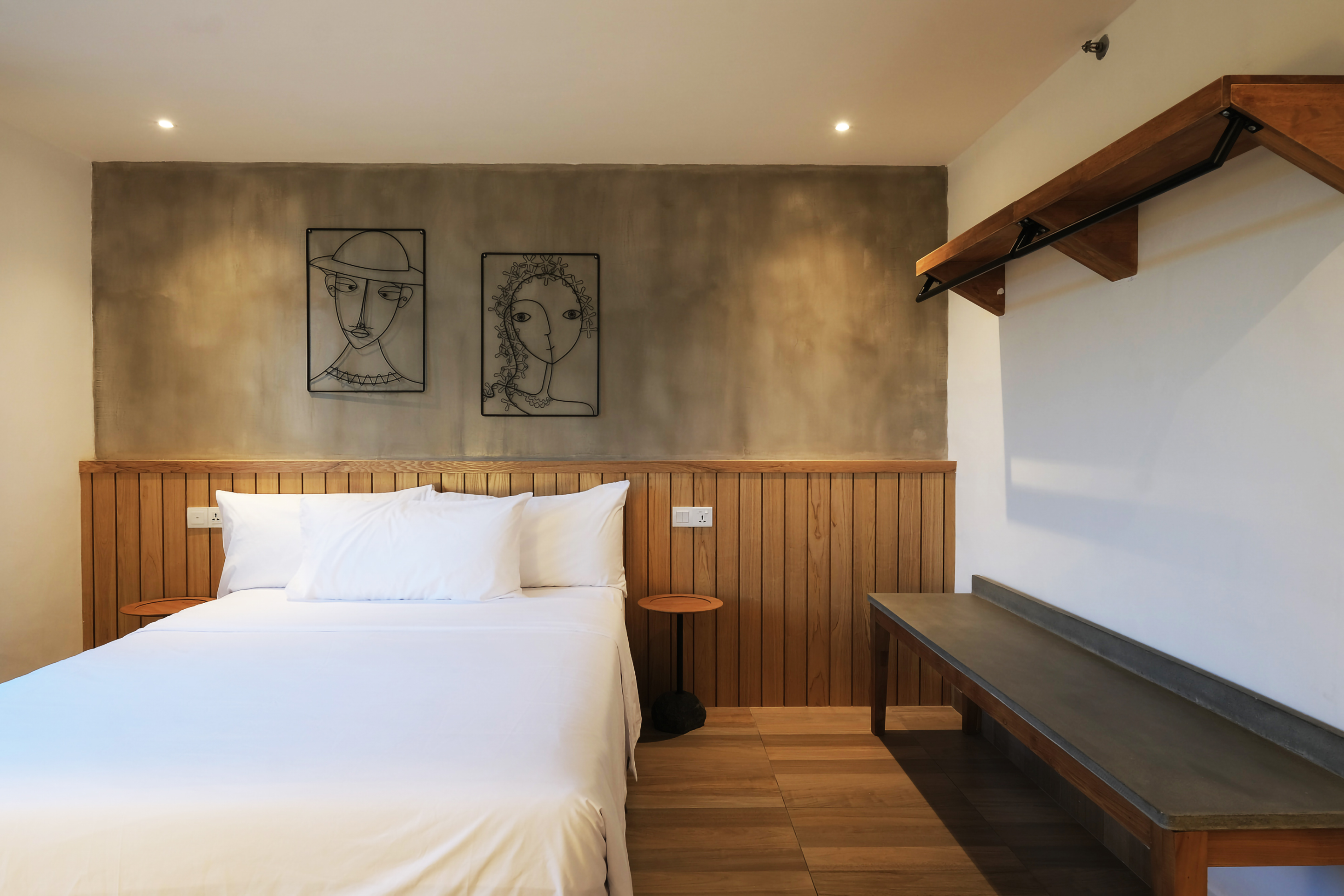 Family Room Queen Size Bed