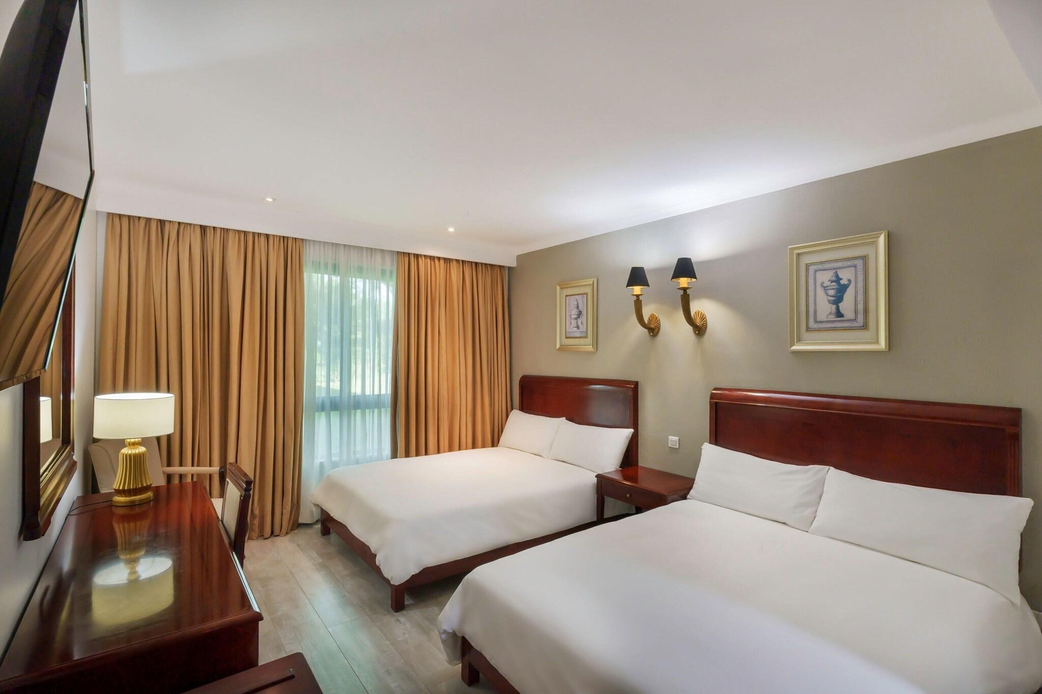 Quadruple Garden View Two Queen Beds