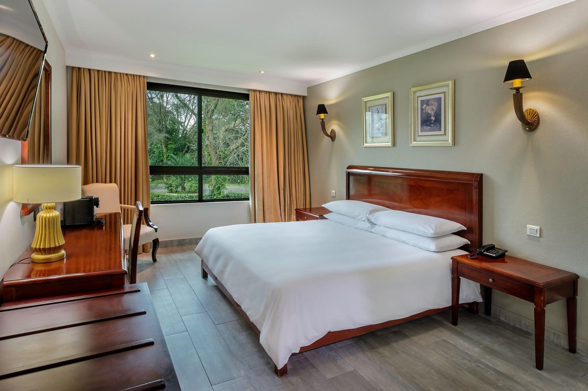 Double Garden View King Bed