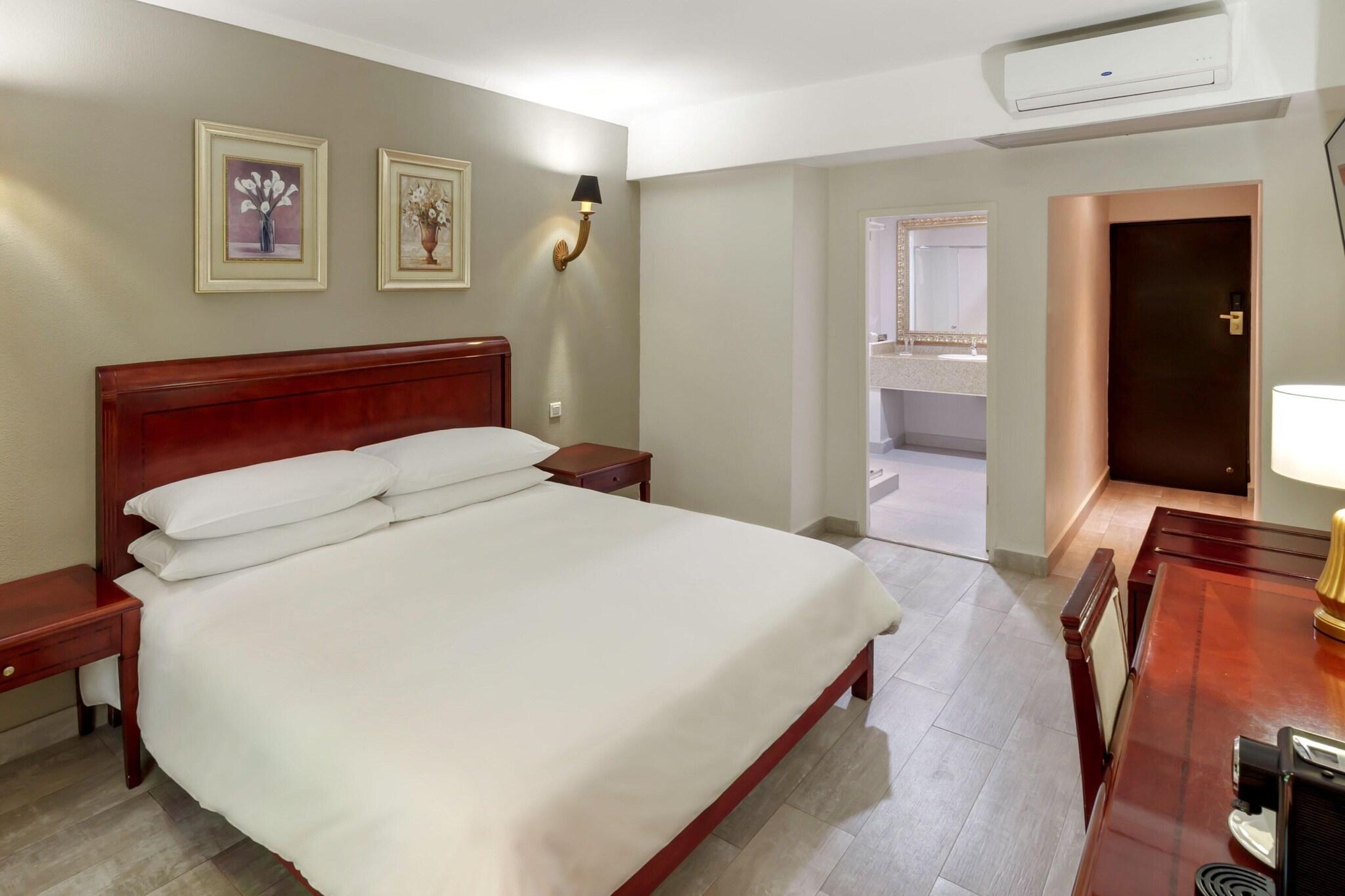 Double Garden View King Bed
