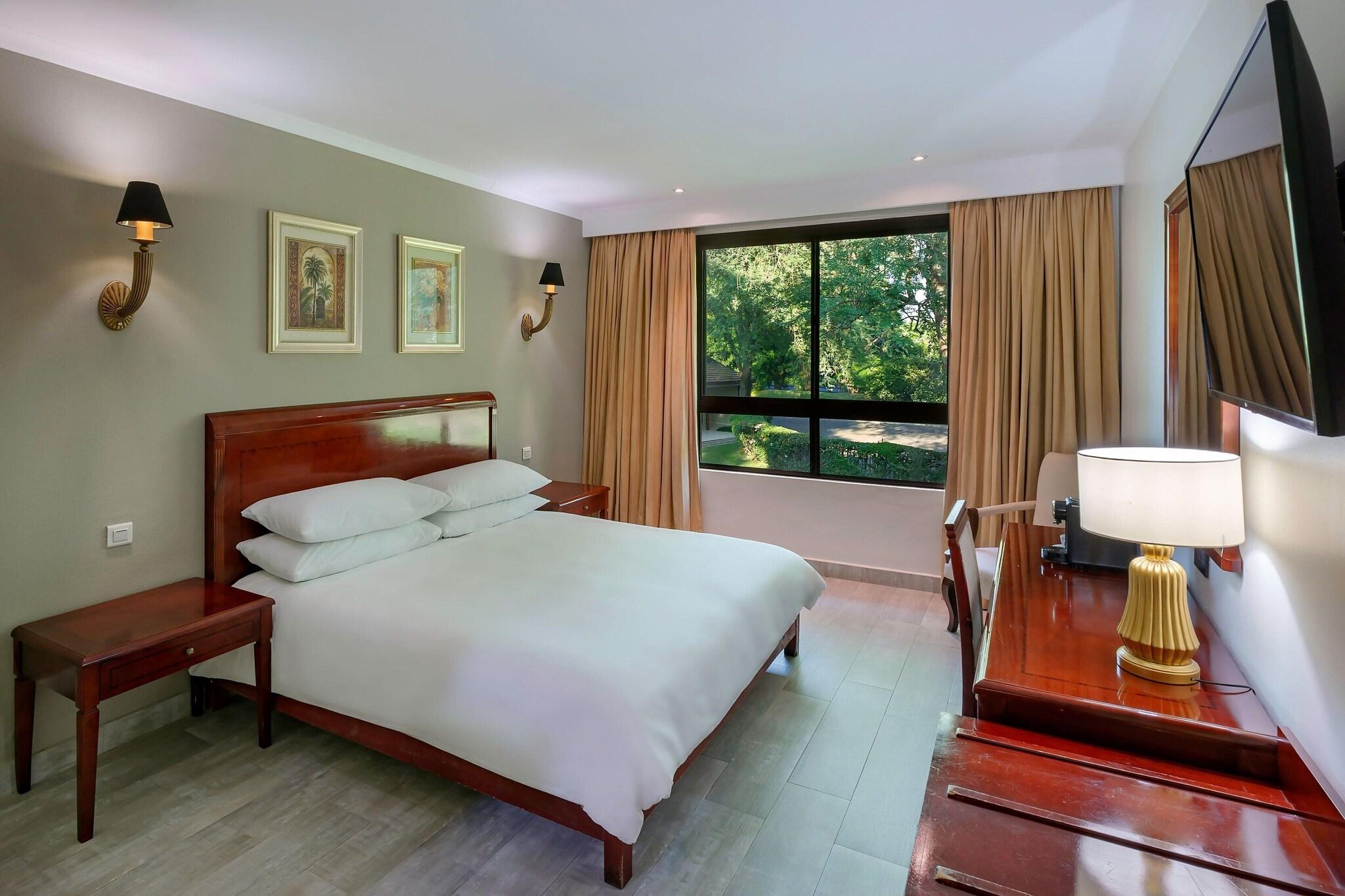 Double Garden View King Bed