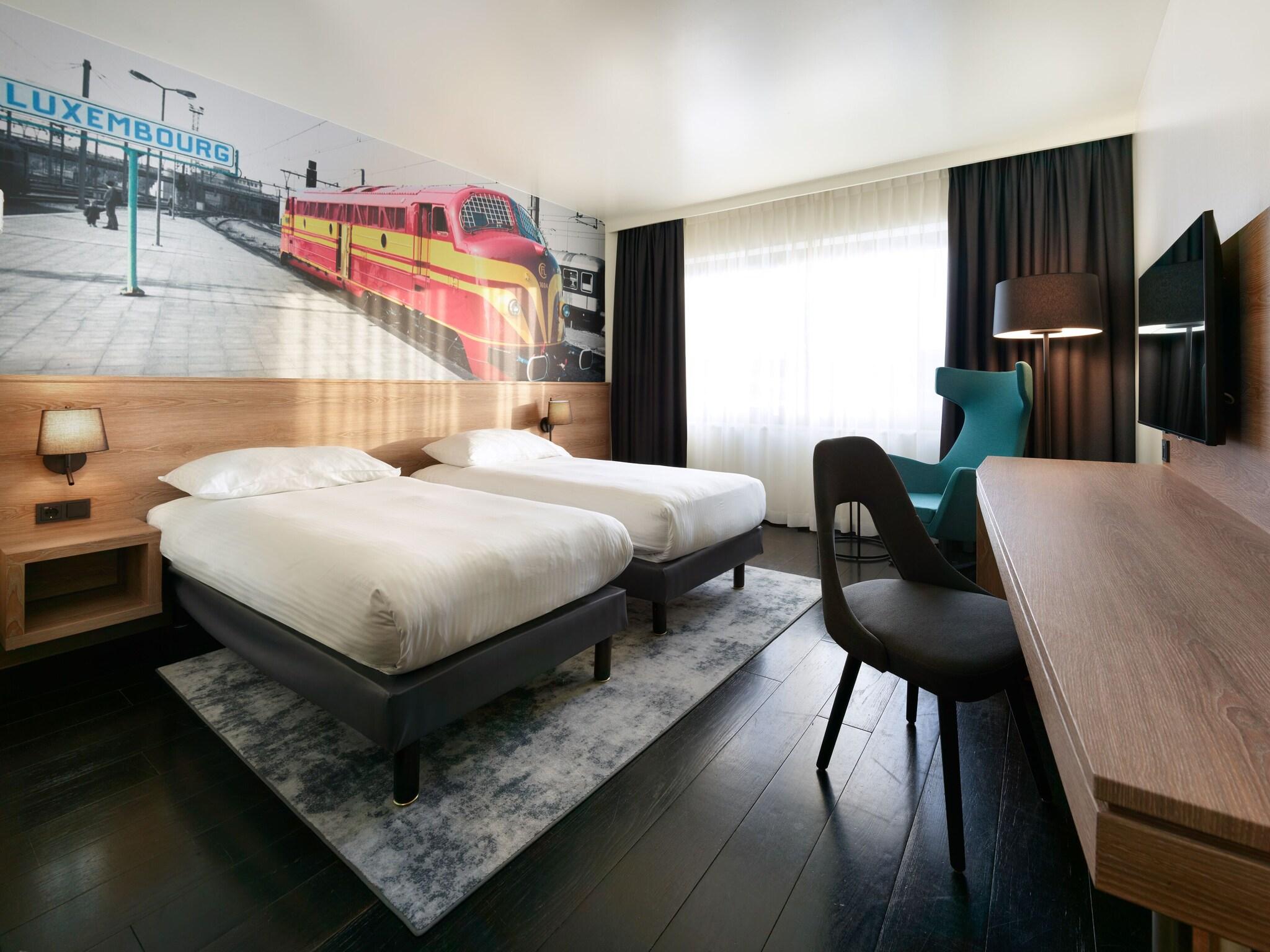 Double Queen Size Bed