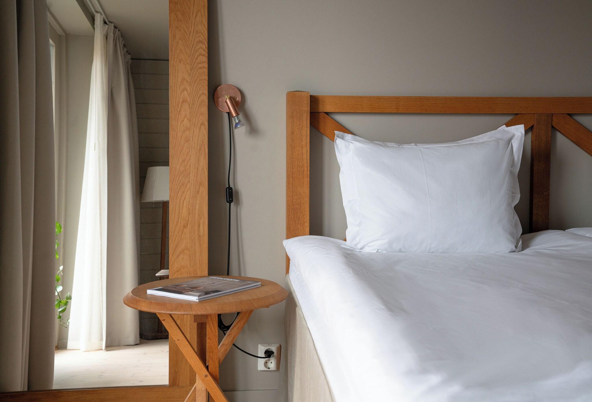 Double Garden View King Bed