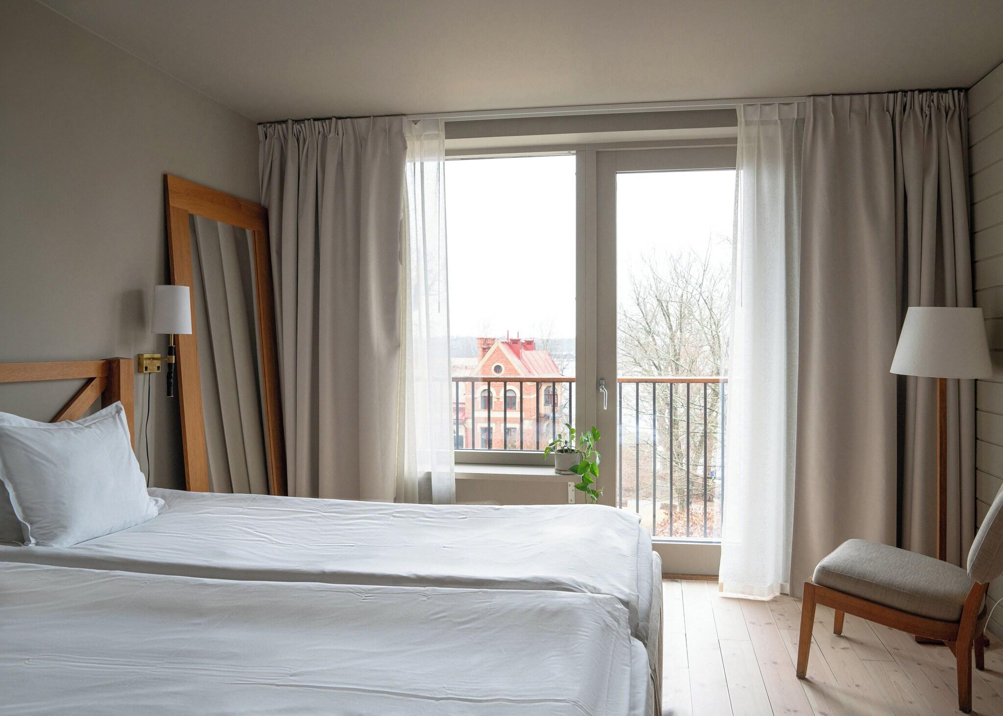 Double Garden View King Bed