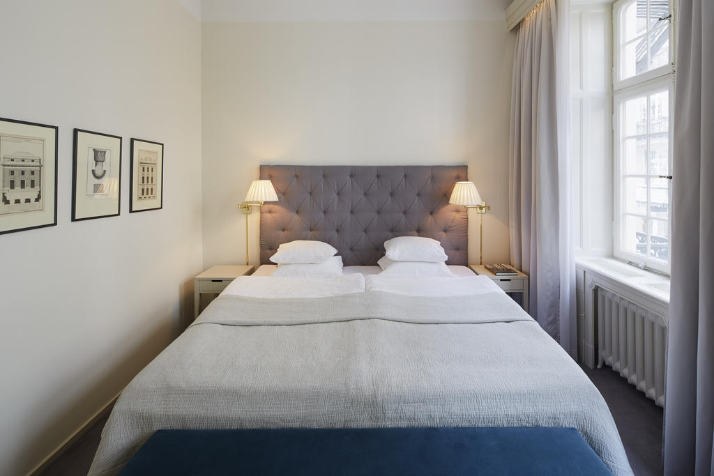 Double Queen Size Bed