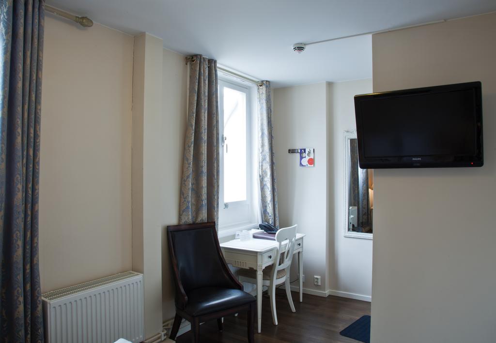 Double Queen Size Bed