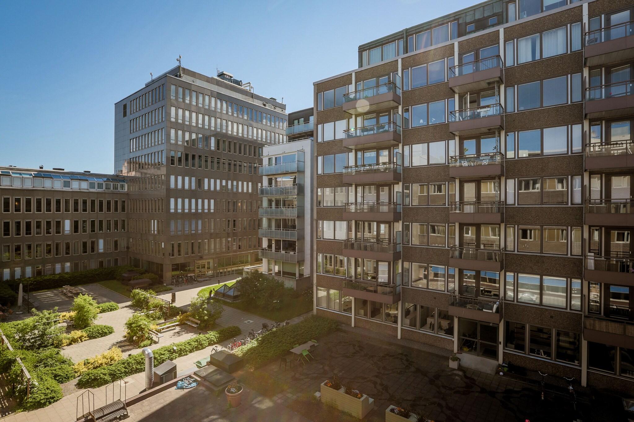 Family Room Queen Size Bed