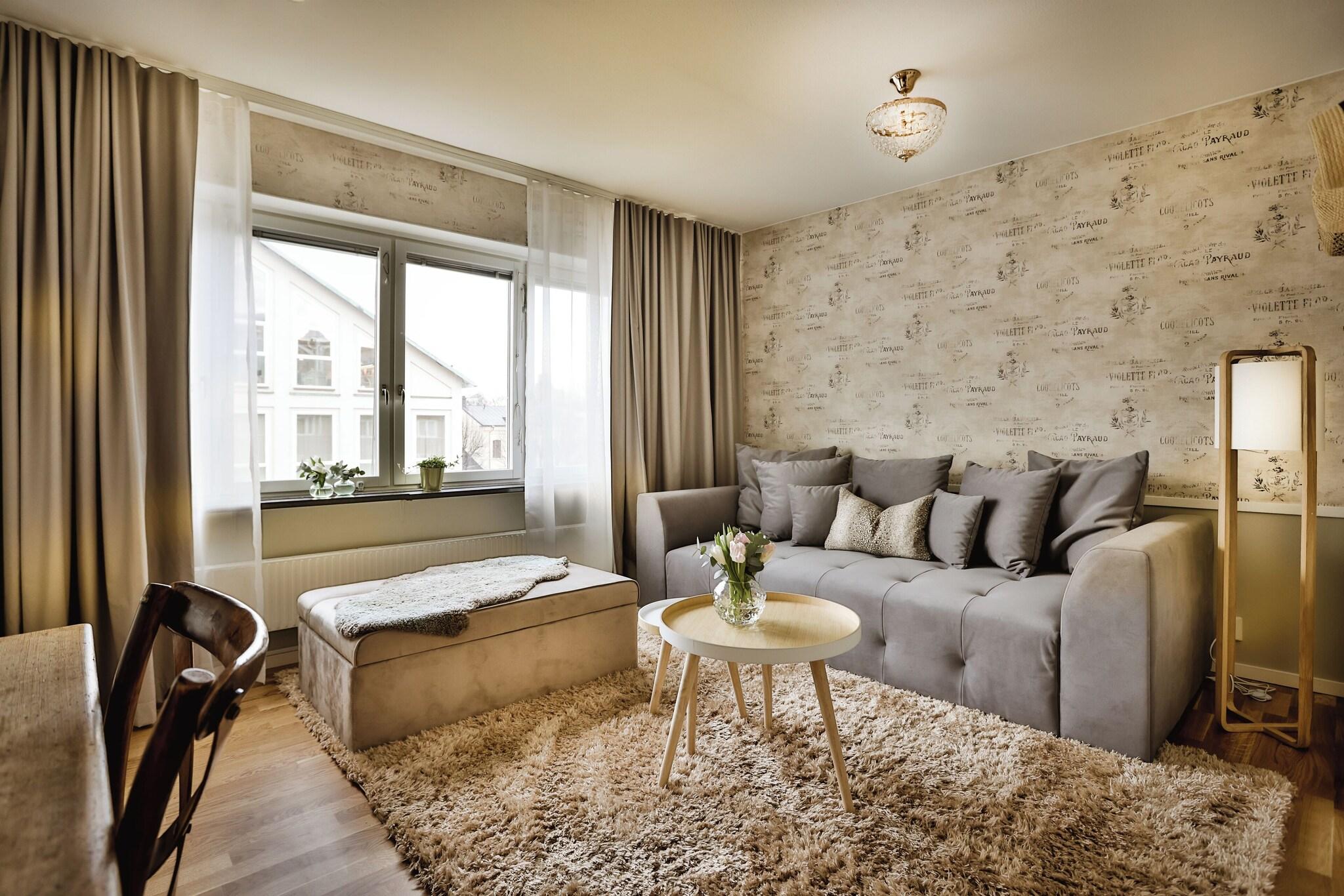 Family Room Queen Size Bed