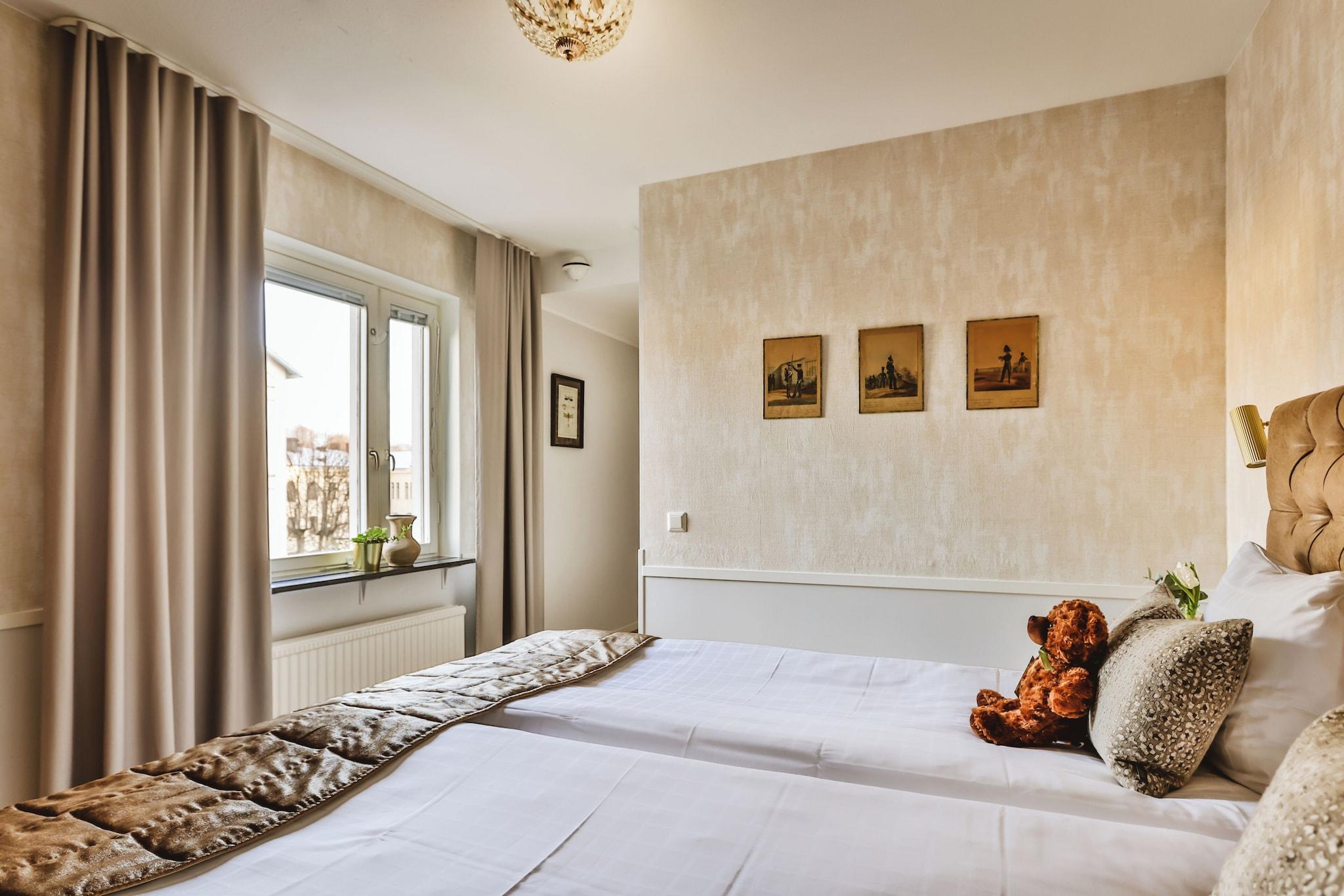 Family Room Queen Size Bed