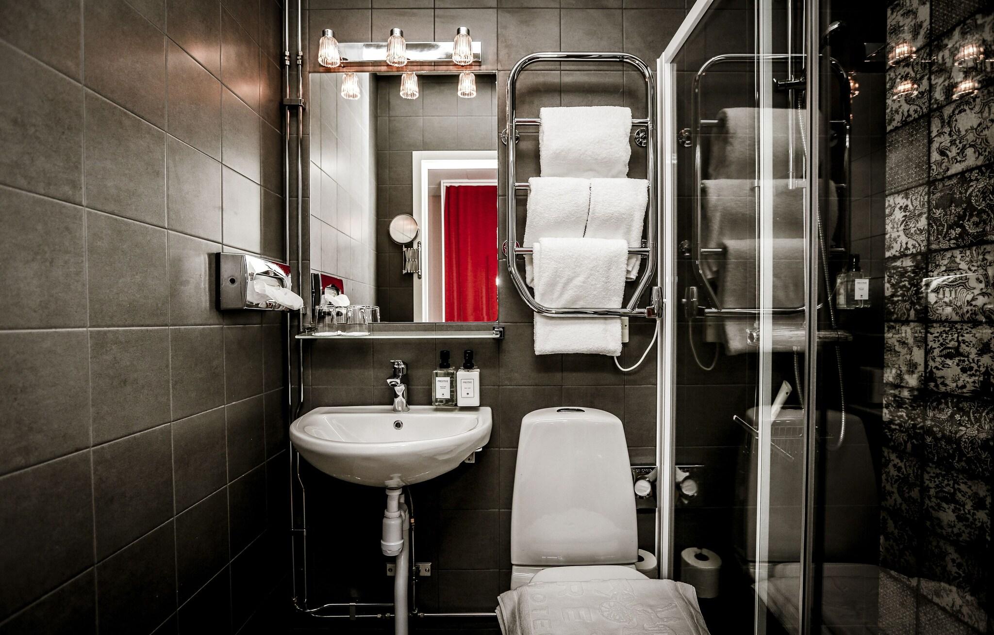 Family Room Queen Size Bed