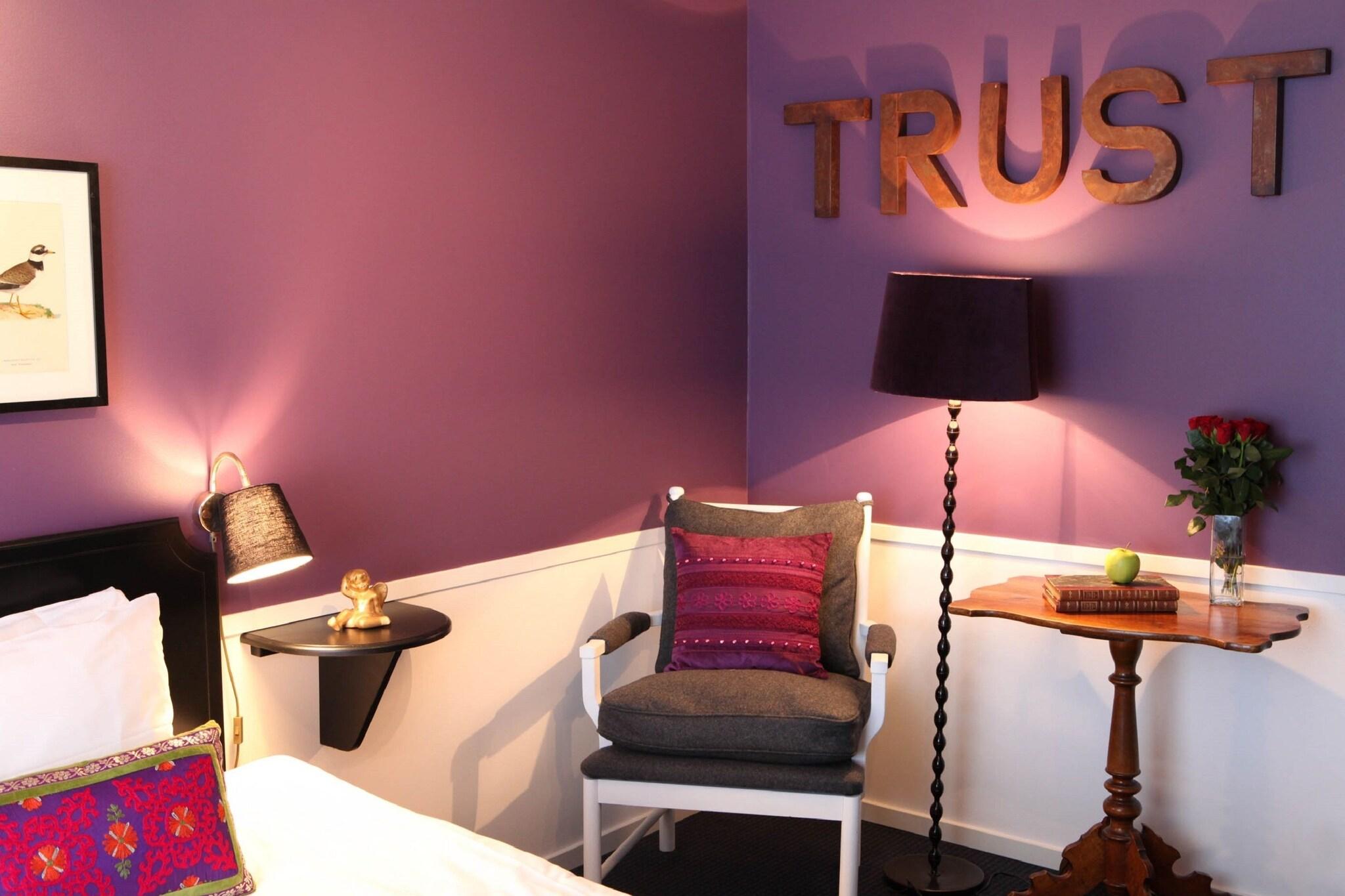 Family Room Queen Size Bed